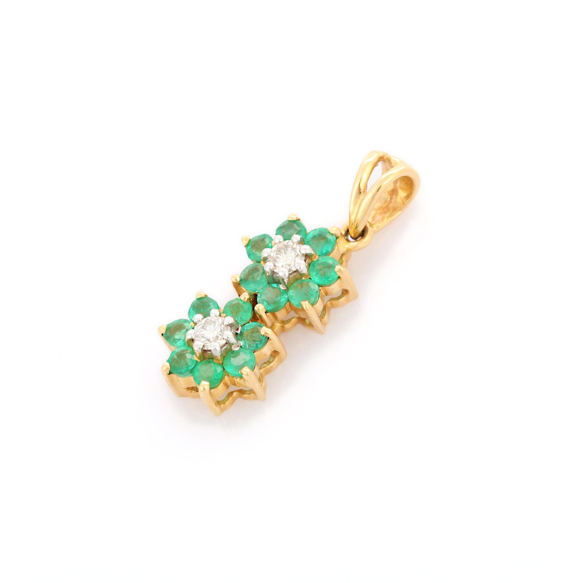 18K Yellow Gold Two Emerald Flower Pendant with Diamonds In New Condition For Sale In Houston, TX
