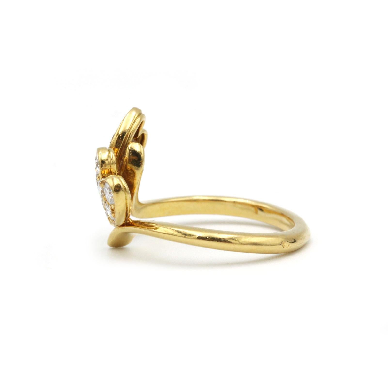 Contemporaneo Anello con doppio cuore in oro giallo 18 carati e diamanti bianchi e gialli fantasia in vendita