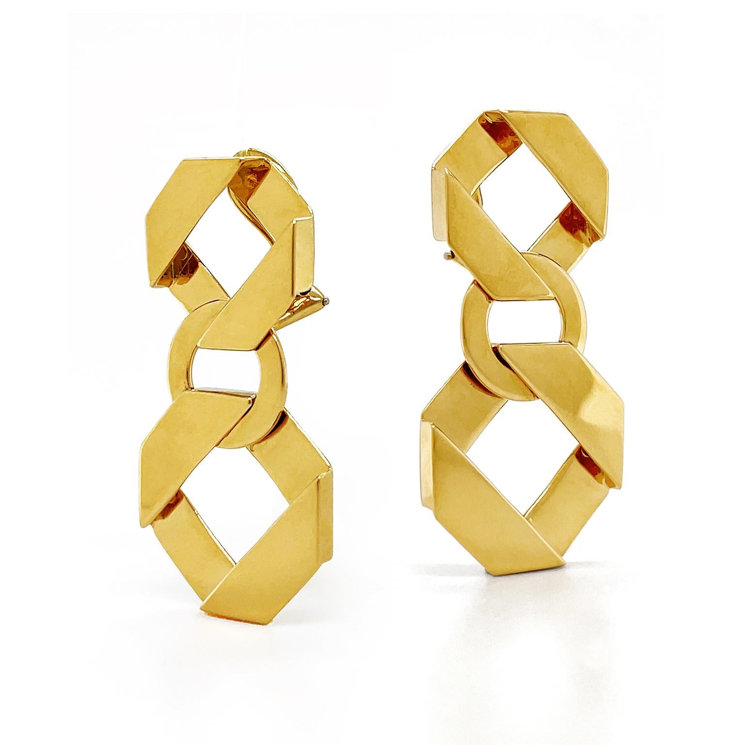 18K Yellow Gold Double Link Fold Over Earrings In New Condition For Sale In New York, NY