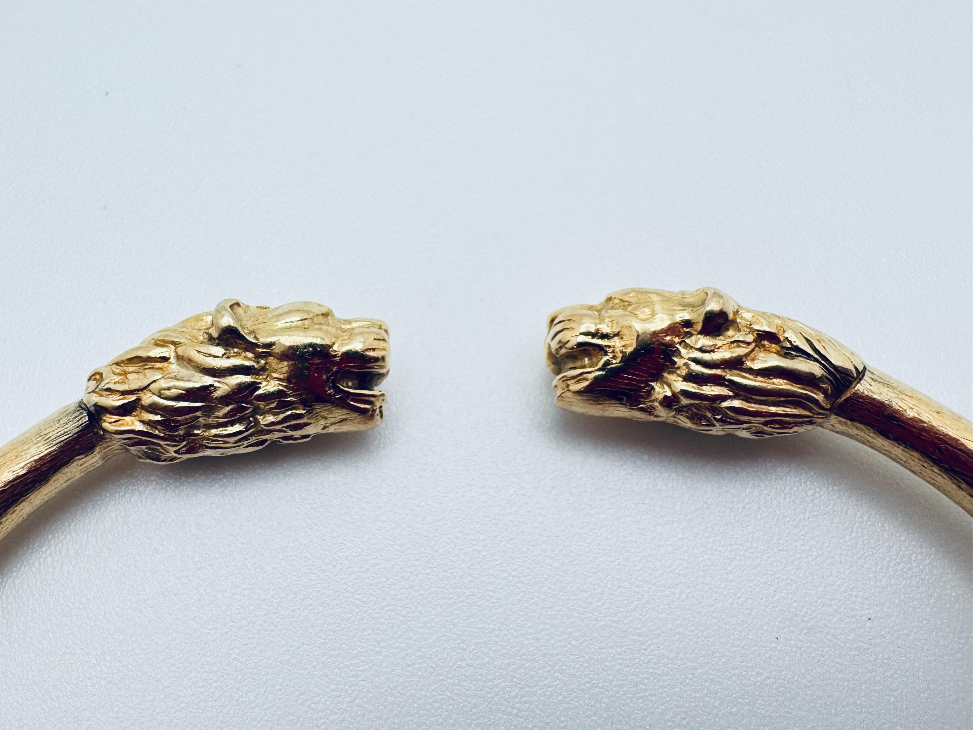Doppelter Löwenkopf-Armreif aus 18K Gelbgold im Zustand „Gut“ im Angebot in Palm Desert, CA