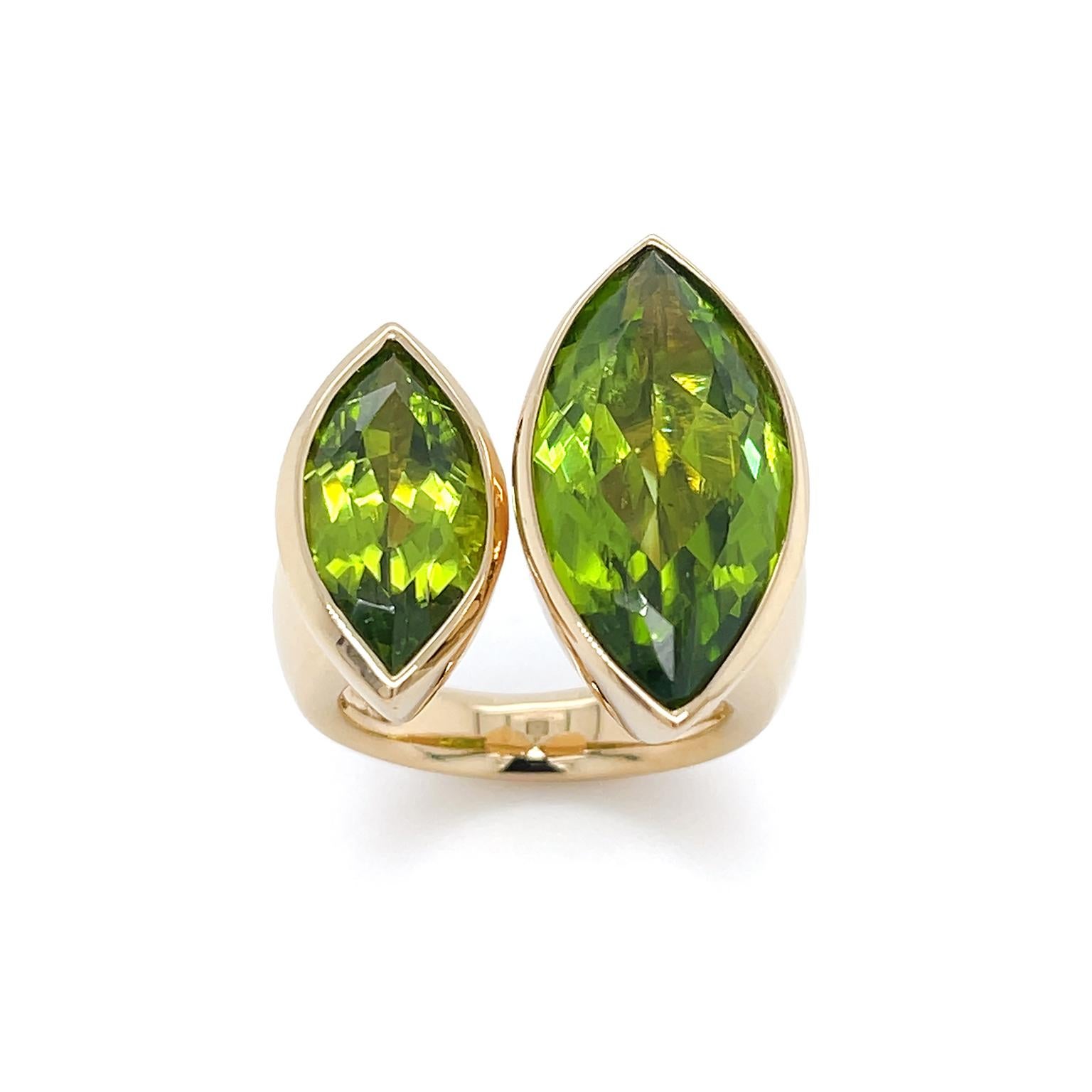 Women's or Men's 18K Yellow Gold Double Marquise Cut Peridot Ring For Sale