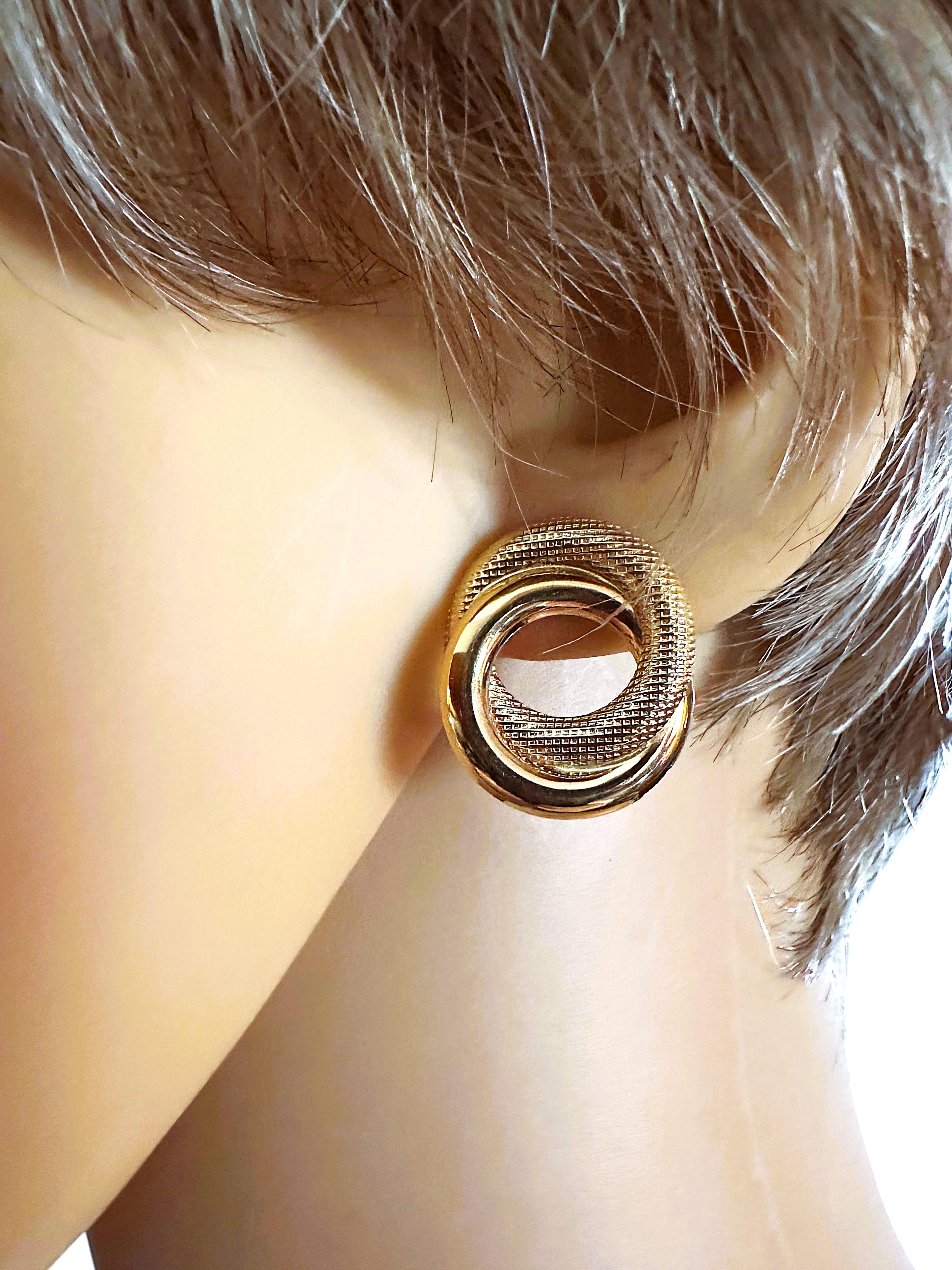18k Yellow Gold Double Circle Textured and Smooth Post Earrings w/ 14k Backs In Excellent Condition In Eagan, MN