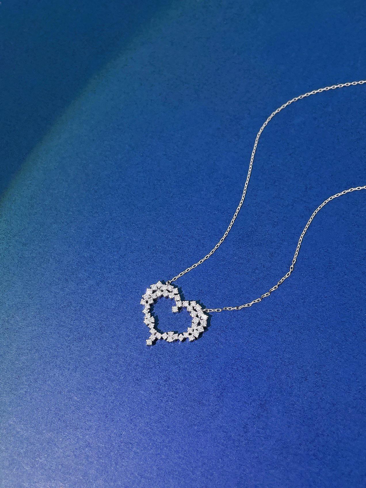 Collier en or jaune 18 carats en forme de goutte d'eau à double V avec diamants jaunes naturels Neuf - En vente à Hong Kong, HK
