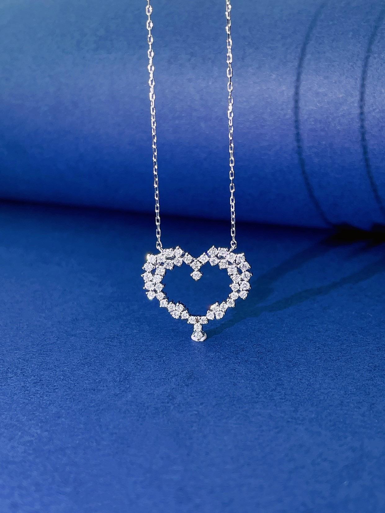 Collier en or jaune 18 carats en forme de goutte d'eau à double V avec diamants jaunes naturels Pour femmes en vente