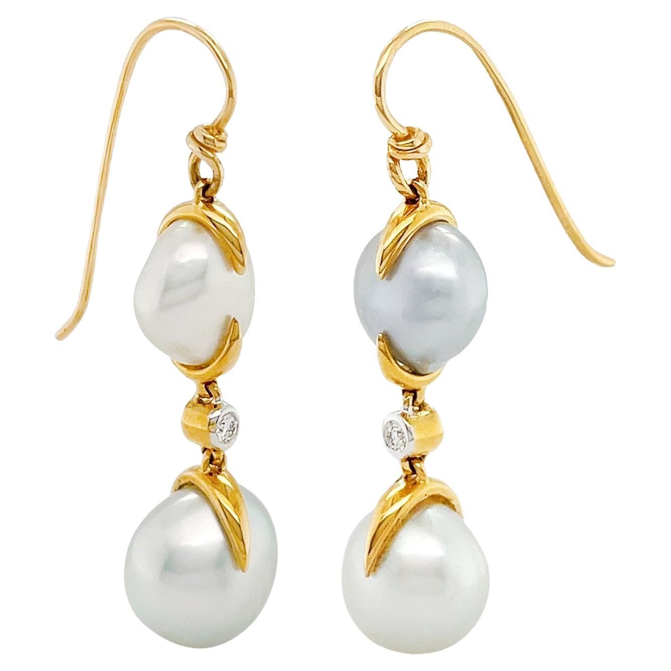 Pendientes de alambre de diamantes con doble perla blanca Keshi de oro amarillo de 18 quilates