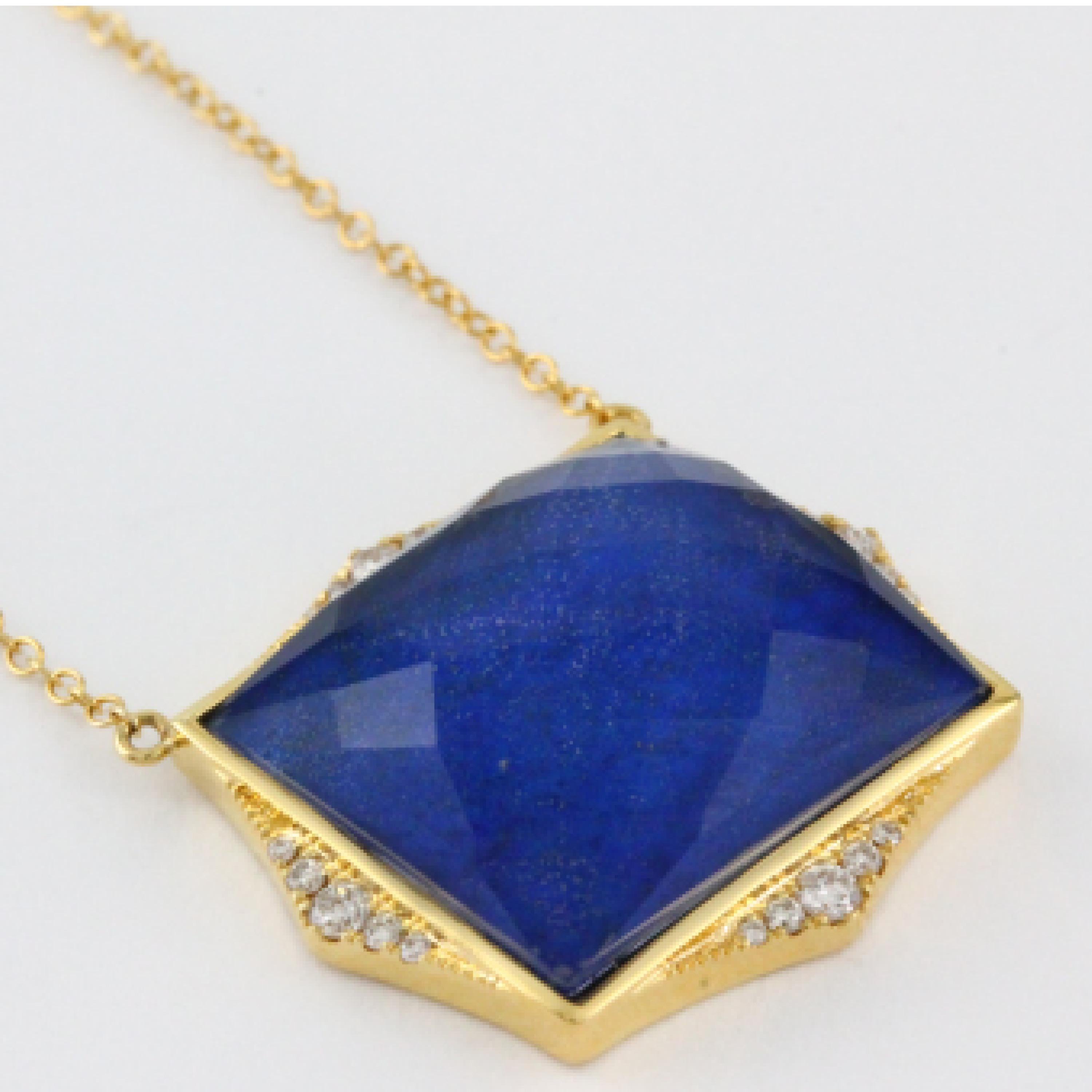 18K Yellow Gold Doublet Cushion Necklace w/Lapis Lazuli, White Quartz & Diamonds In New Condition For Sale In Great Neck, NY