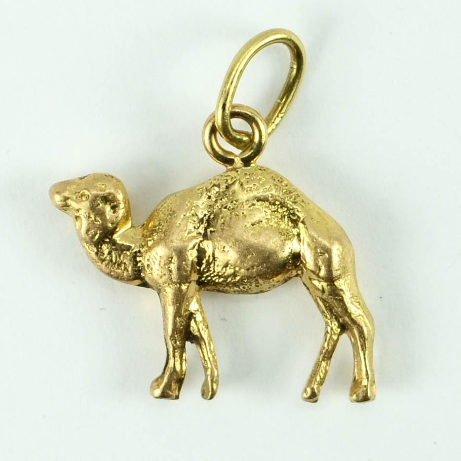 An 18 karat (18K) yellow gold charm pendant designed as a three-dimensional dromedary camel. Unmarked but tested as 18 karat gold.

Dimensions: 2 x 2.2 x 0.4 cm (not including jump ring)
Weight: 1.91 grams