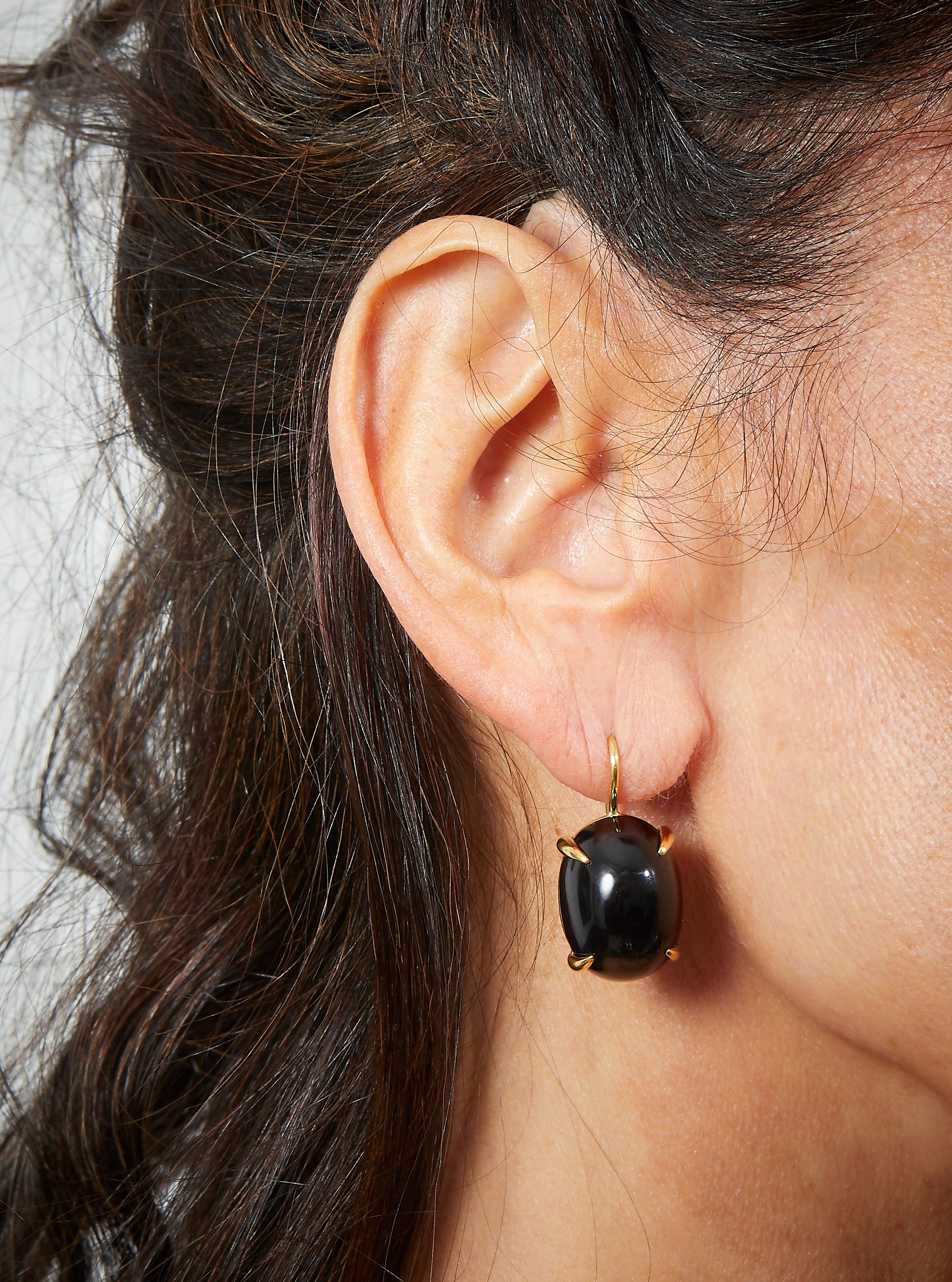 Designed by Eva Soussana, artist and founder of Hera-Jewellery, these elegant and refined drop earrings are inspired by mother nature and her charming little creatures. The soft rounded, smooth and sleek lines of the Ladybird have given life to this