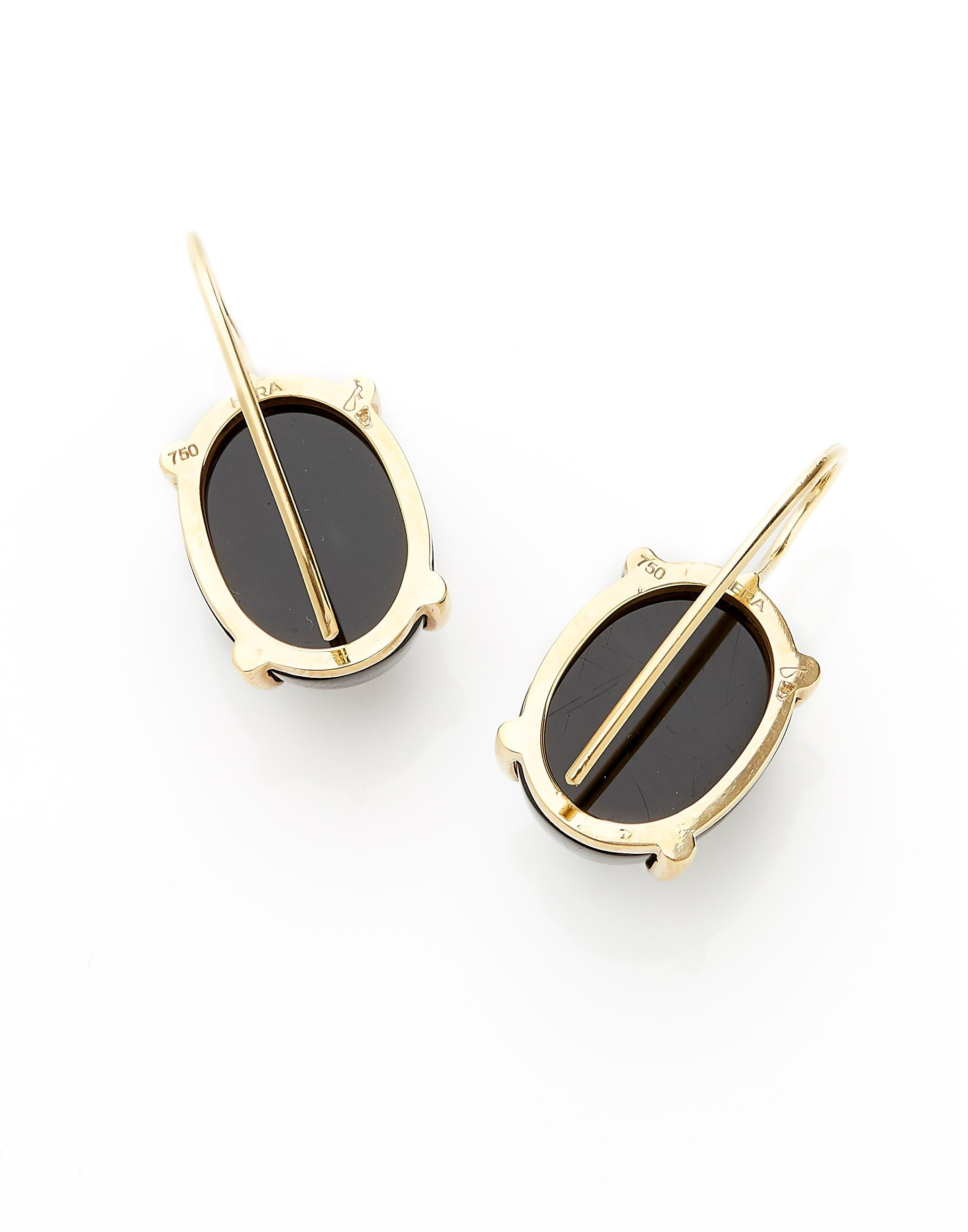 Contemporary 18 Karat Yellow Gold Drop Earrings Set with 36.05 Carat Oval Cabochon Cut Onyx For Sale
