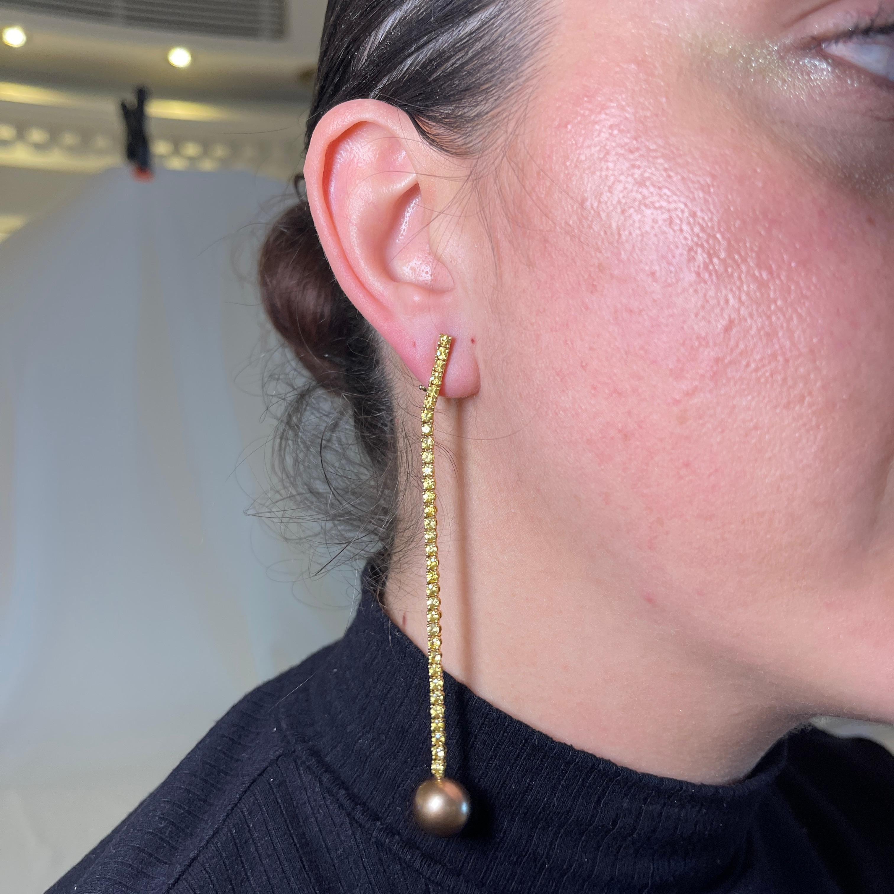 18K Yellow Gold Drop Earrings with Natural Yellow Sapphires and Pearls In New Condition For Sale In Bergamo, BG