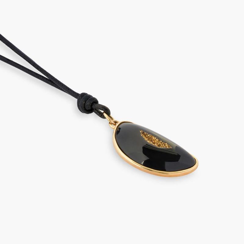 18k Yellow Gold Drusy Agate Necklace

A midnight black drusy with a gold centre is placed within a shiny gold setting, allowing the raw and organic beauty of the stone to be admired from nearly all angles. The case is set in 18k yellow gold,