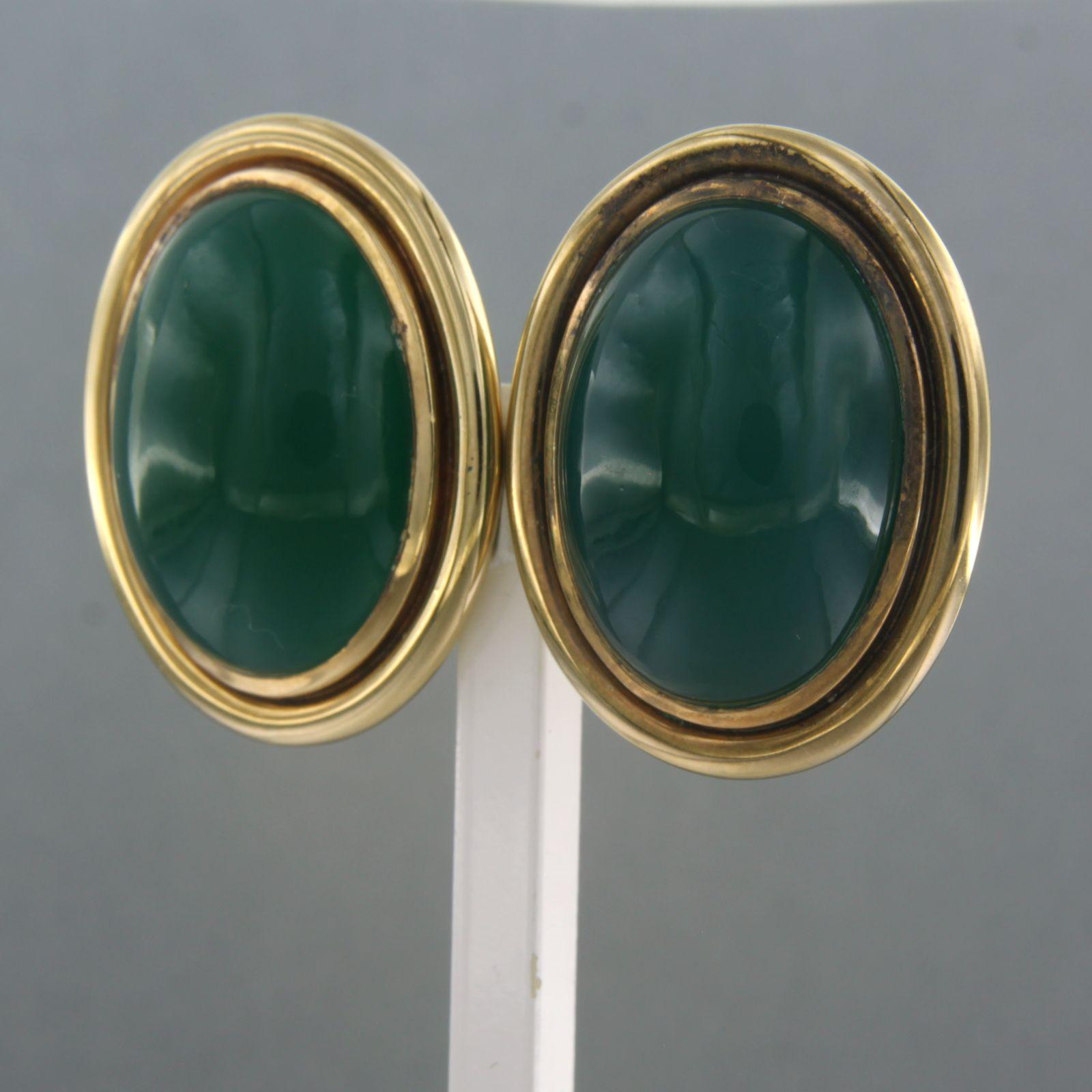 Cabochon 18k yellow gold ear clips set with chrysophrase For Sale