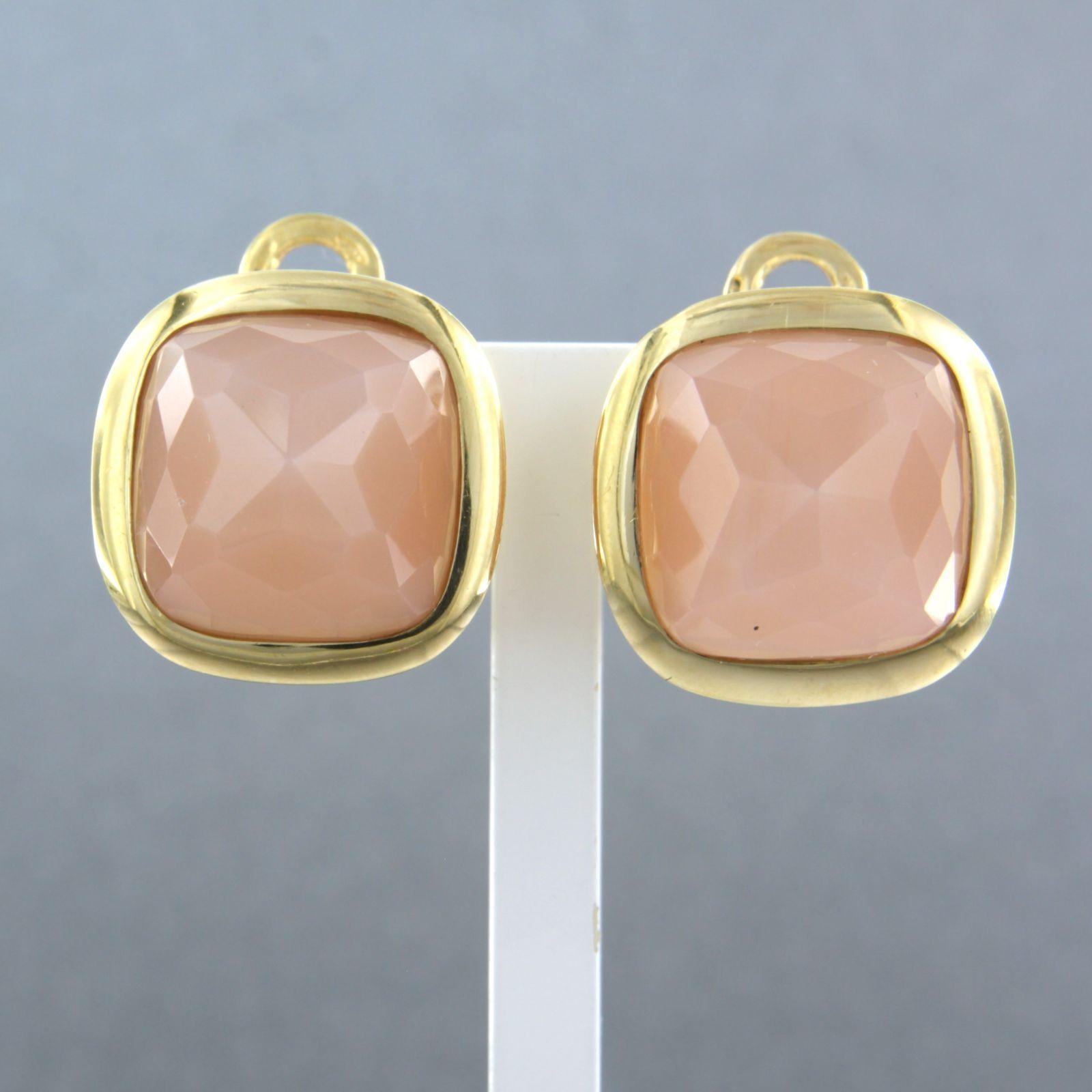 18k yellow gold ear clips set with pink quartz - size 1.8 cm x 1.8 cm

detailed description

the size of the ear clip is 1.8 cm long by 1.8 cm wide

weight 17.5 grams

occupied with

- 2 x 1.4 cm x 1.4 cm square facet cut rose quartz

color: