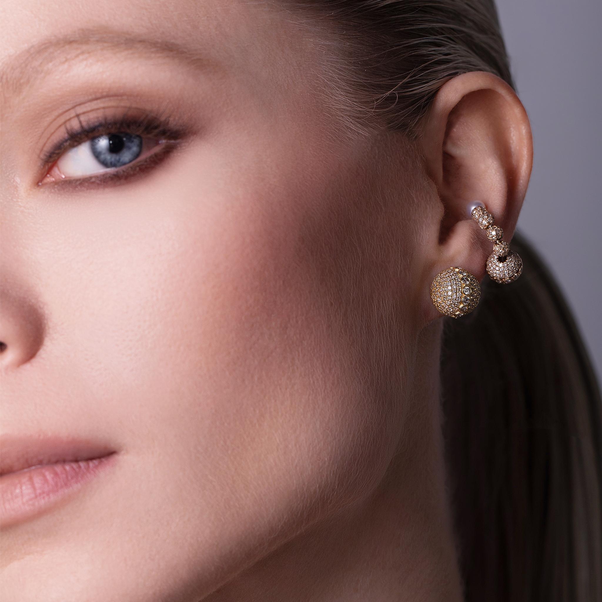 Brilliant Cut 18k Yellow Gold Ear Cuff with 1.69ct Diamonds and Akoya Pearls For Sale