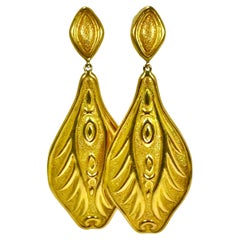Orecchini in oro giallo 18K del designer greco Lalaounis lunghi 2 3/4 pollici