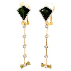 Orecchini in oro giallo 18K con diamanti e zaffiri verdi