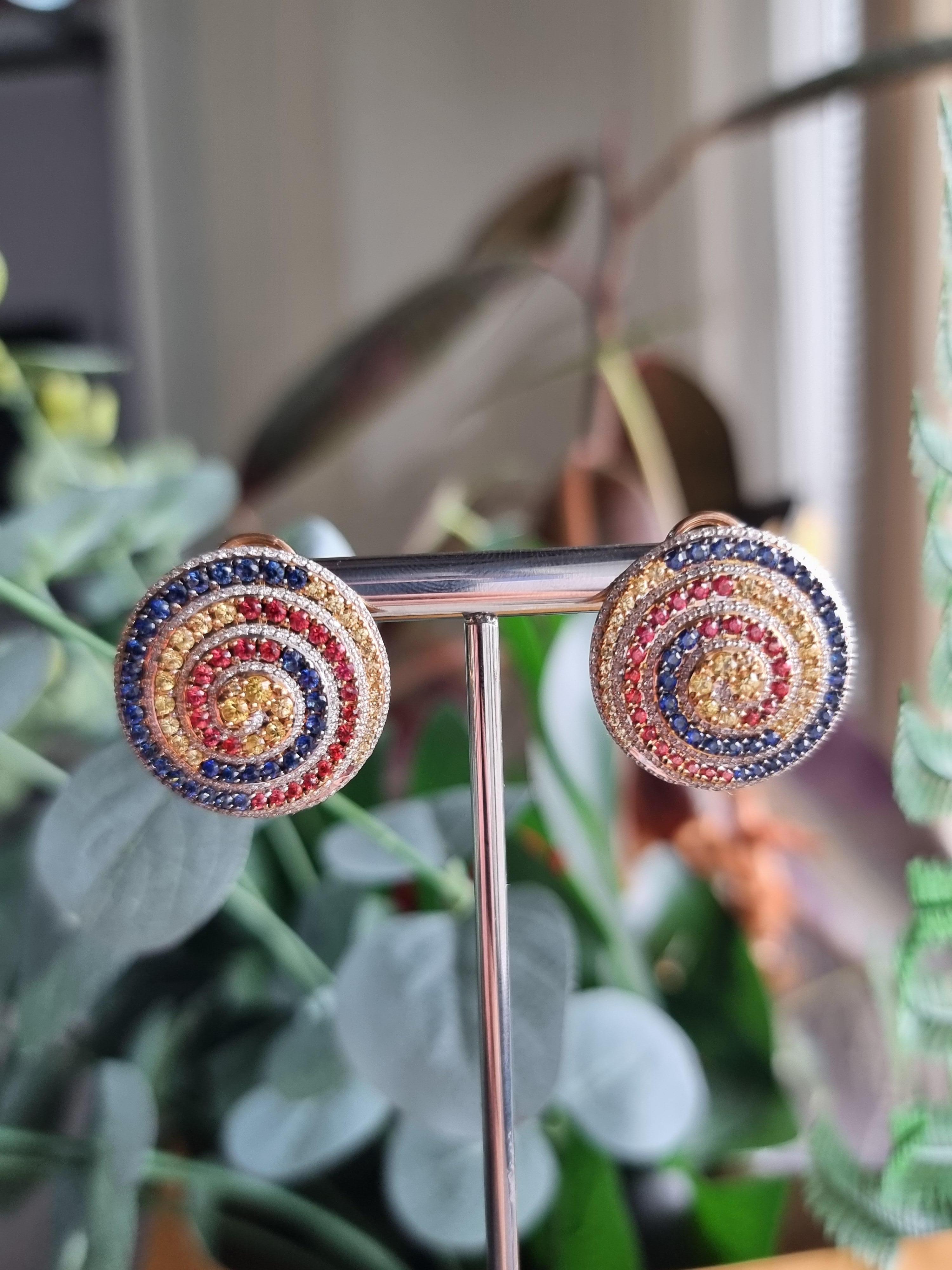Boucles d'oreilles en or jaune 18K Diamants et saphirs en vente 5
