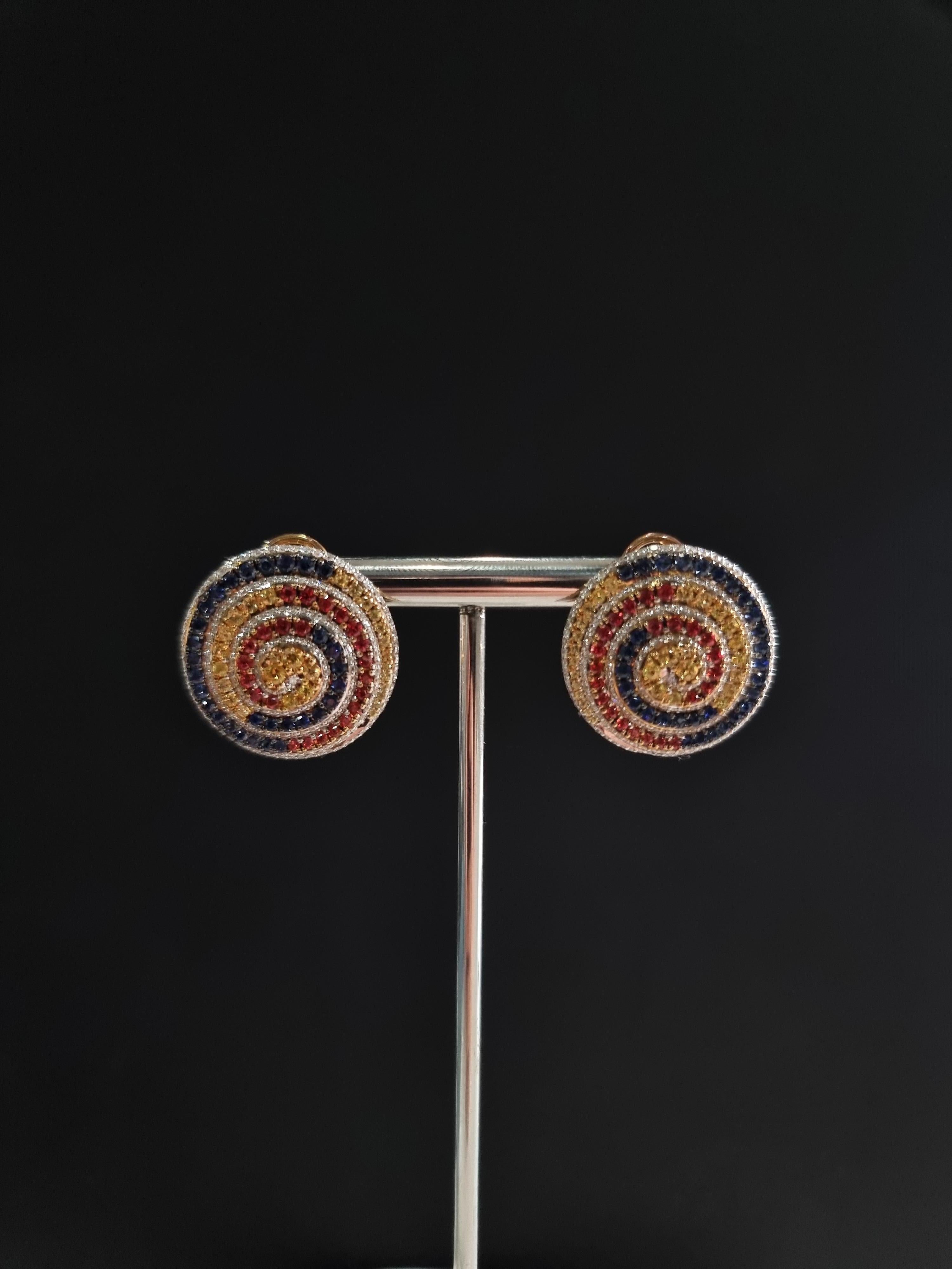 Boucles d'oreilles en or jaune 18K Diamants et saphirs Neuf - En vente à ประเวศ, TH