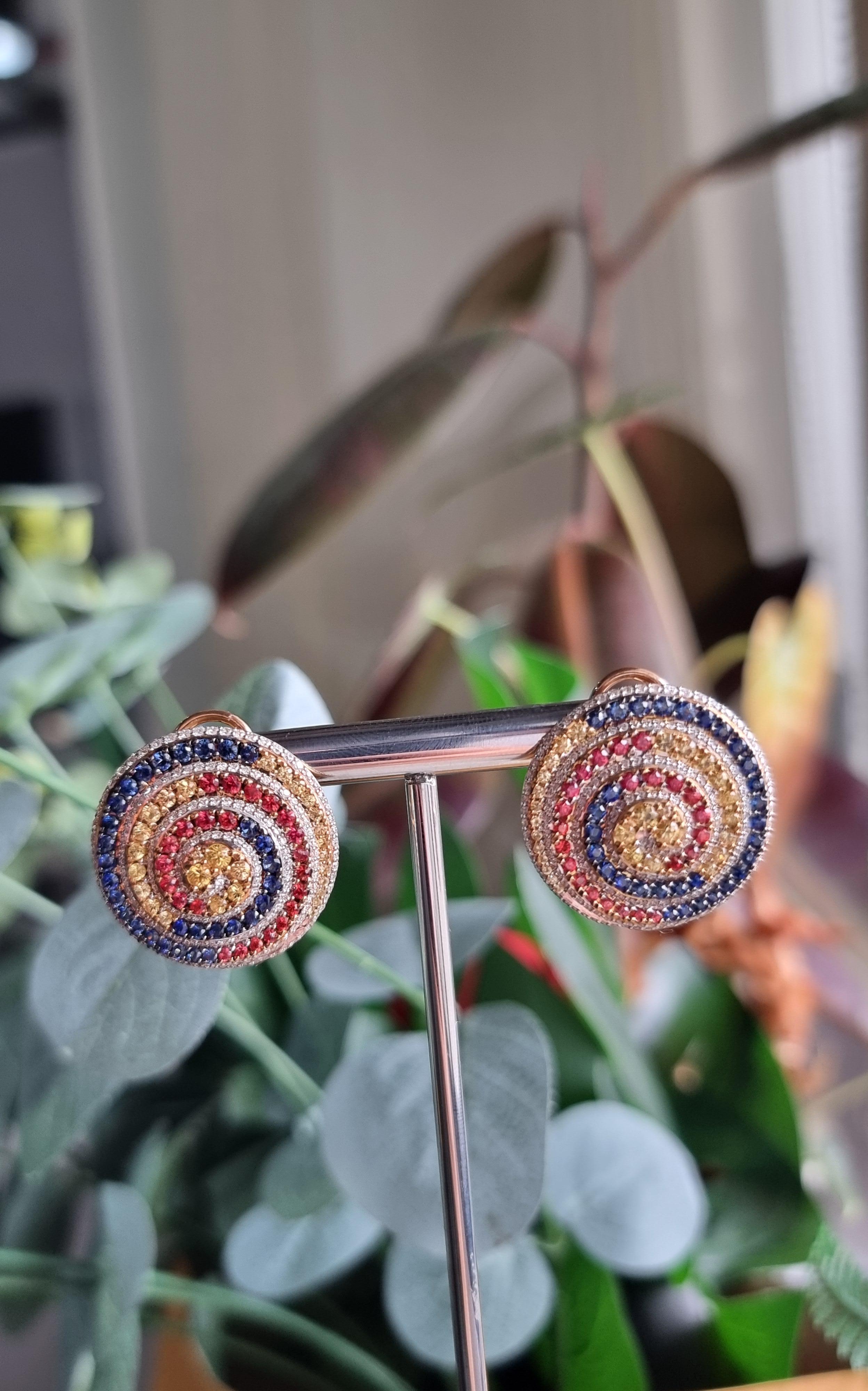 Boucles d'oreilles en or jaune 18K Diamants et saphirs en vente 4