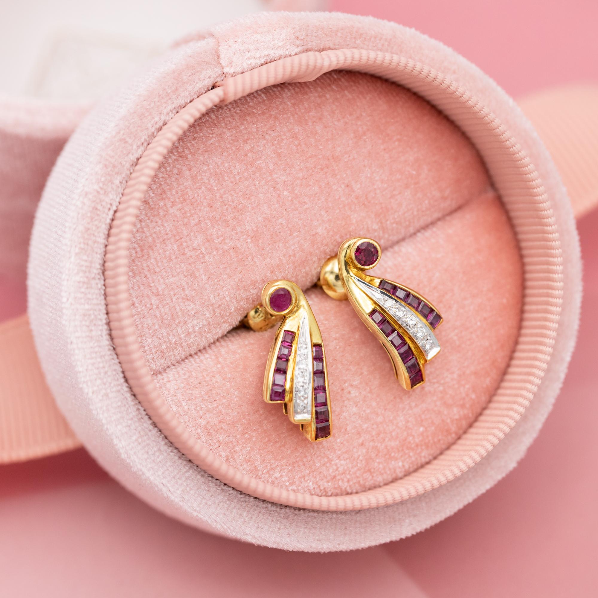 Boucles d'oreilles en or jaune 18 carats, clous en rubis et diamants - cadeau romantique  en vente 1