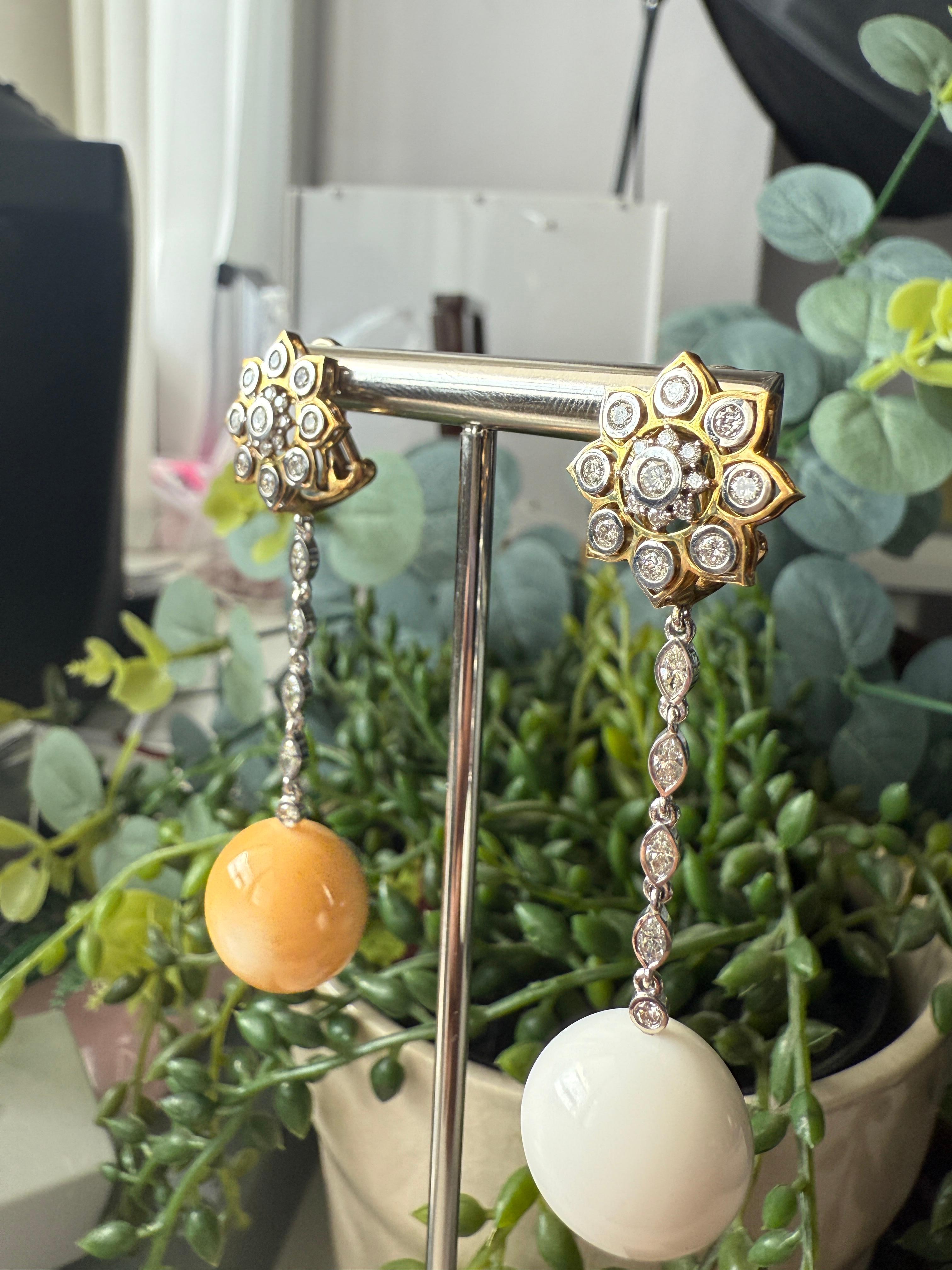 Boucles d'oreilles en or jaune 18 carats Diamant marquise et perle ronde naturelle en vente 1