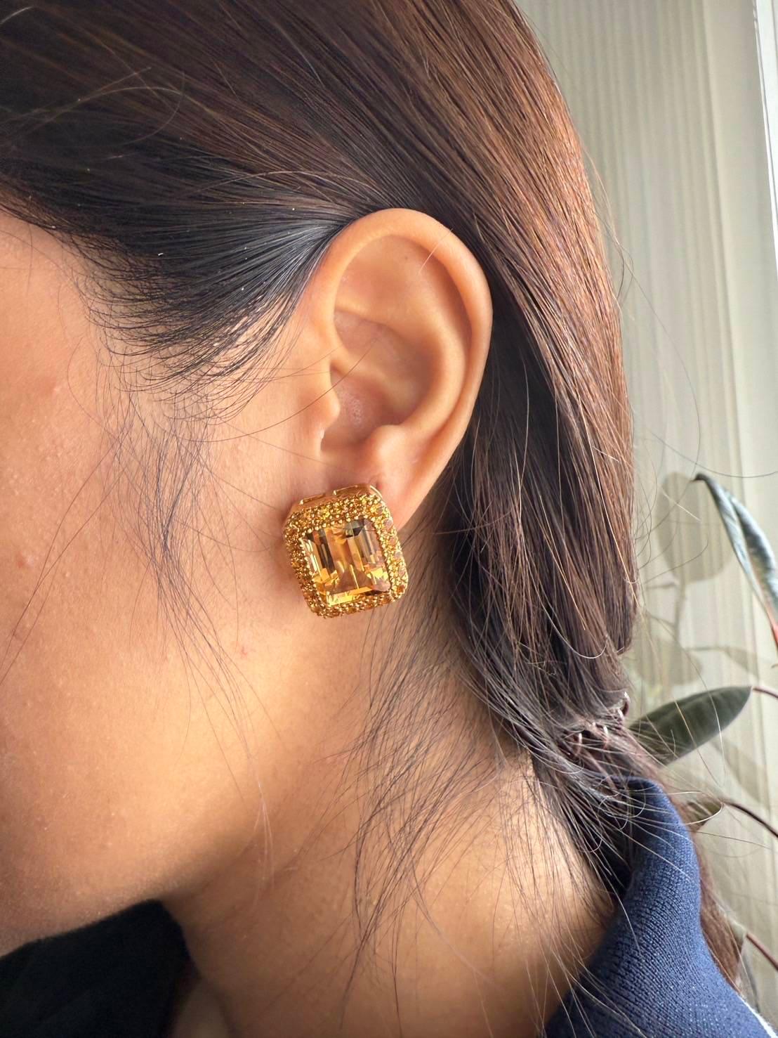 18K Yellow Gold Earrings with Centre Citrines and Accent Round Citrines For Sale 3