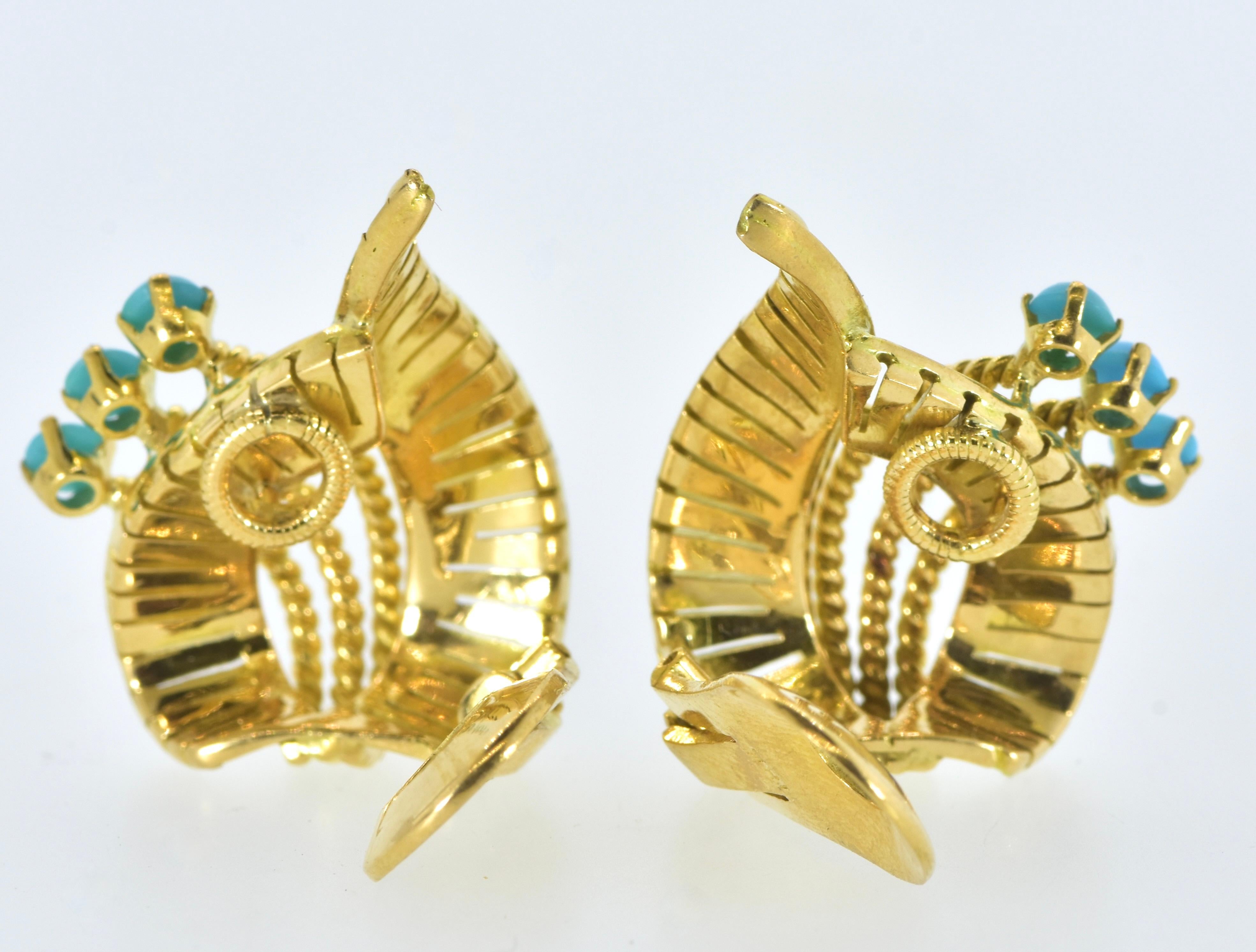 Women's or Men's 18K Yellow Gold Earrings with Fine Turquoise in a Leaf Motif, Vintage , c. 1950. For Sale
