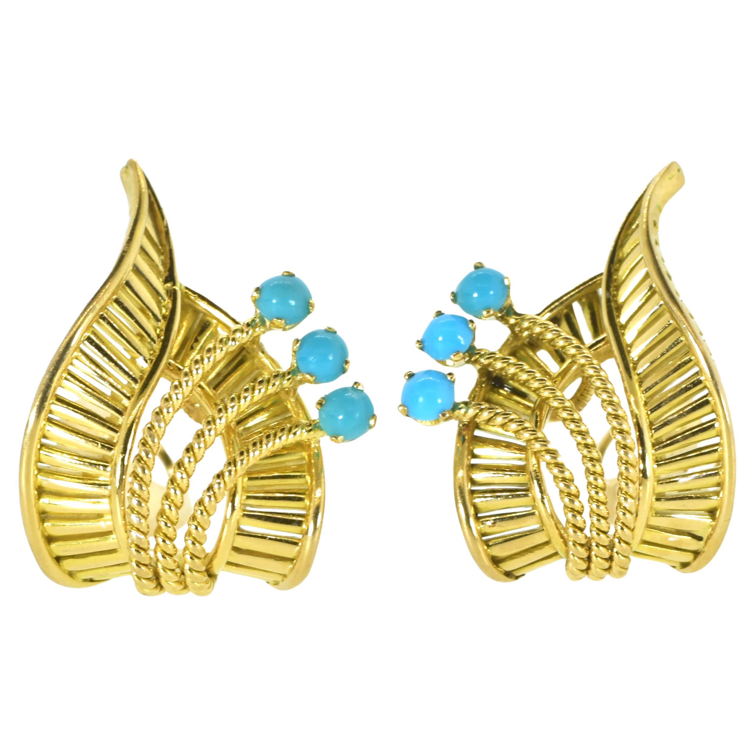 18K Yellow Gold Earrings with Fine Turquoise in a Leaf Motif, Vintage , c. 1950. For Sale
