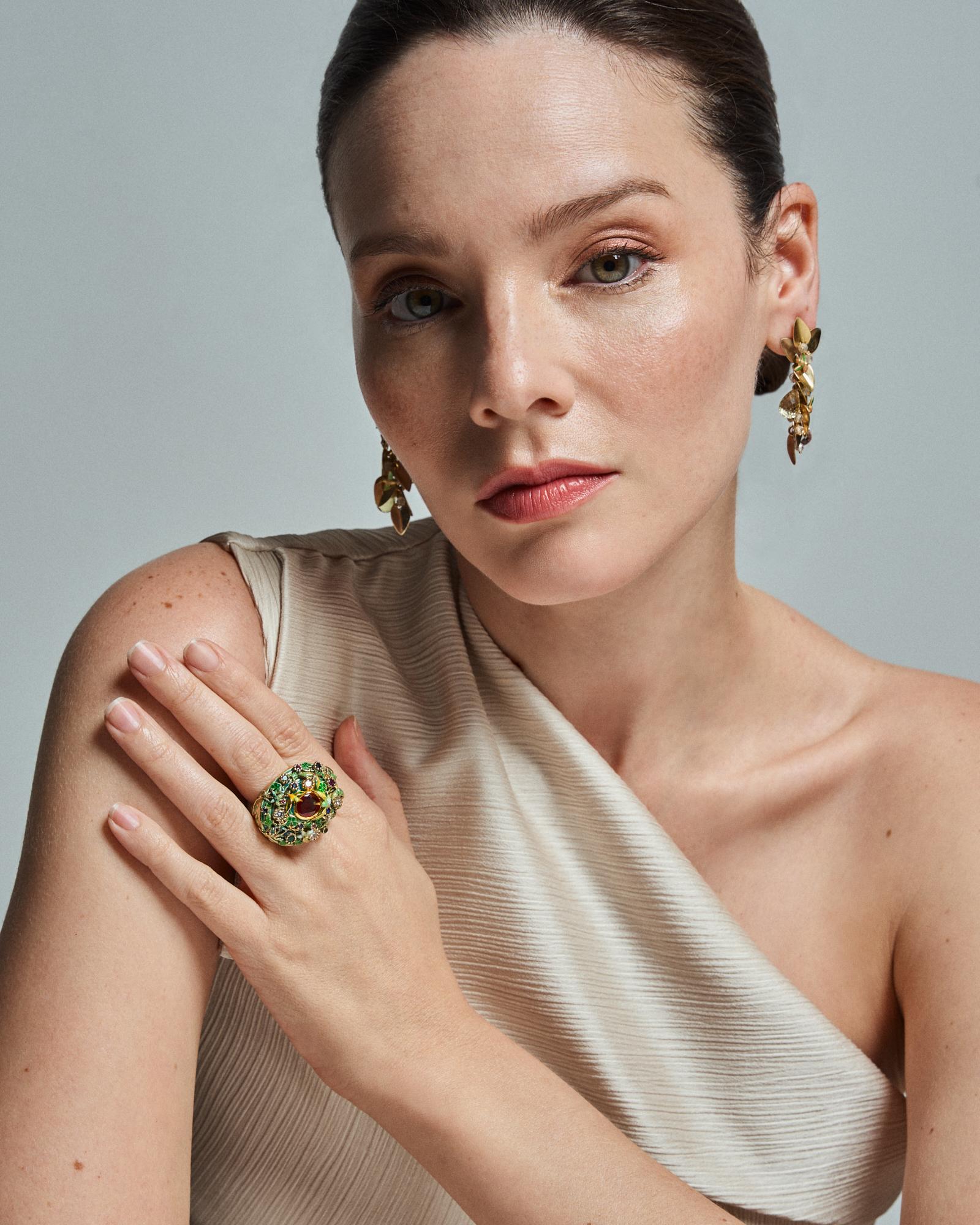 Contemporary 18k Yellow Gold Earrings with Fire Enamel Beryls Rock Crystal Hummingbird Motif For Sale