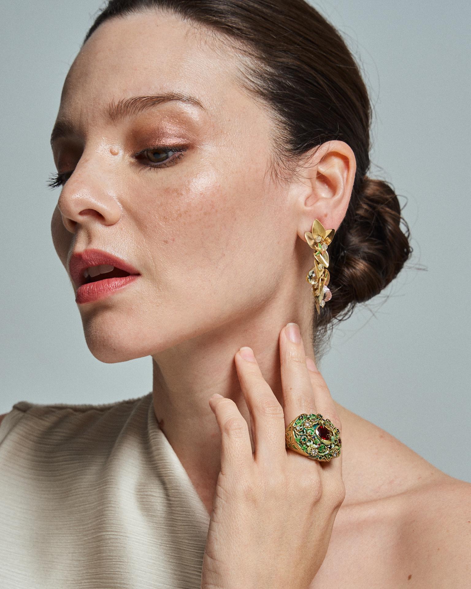 Briolette Cut 18k Yellow Gold Earrings with Fire Enamel Beryls Rock Crystal Hummingbird Motif For Sale