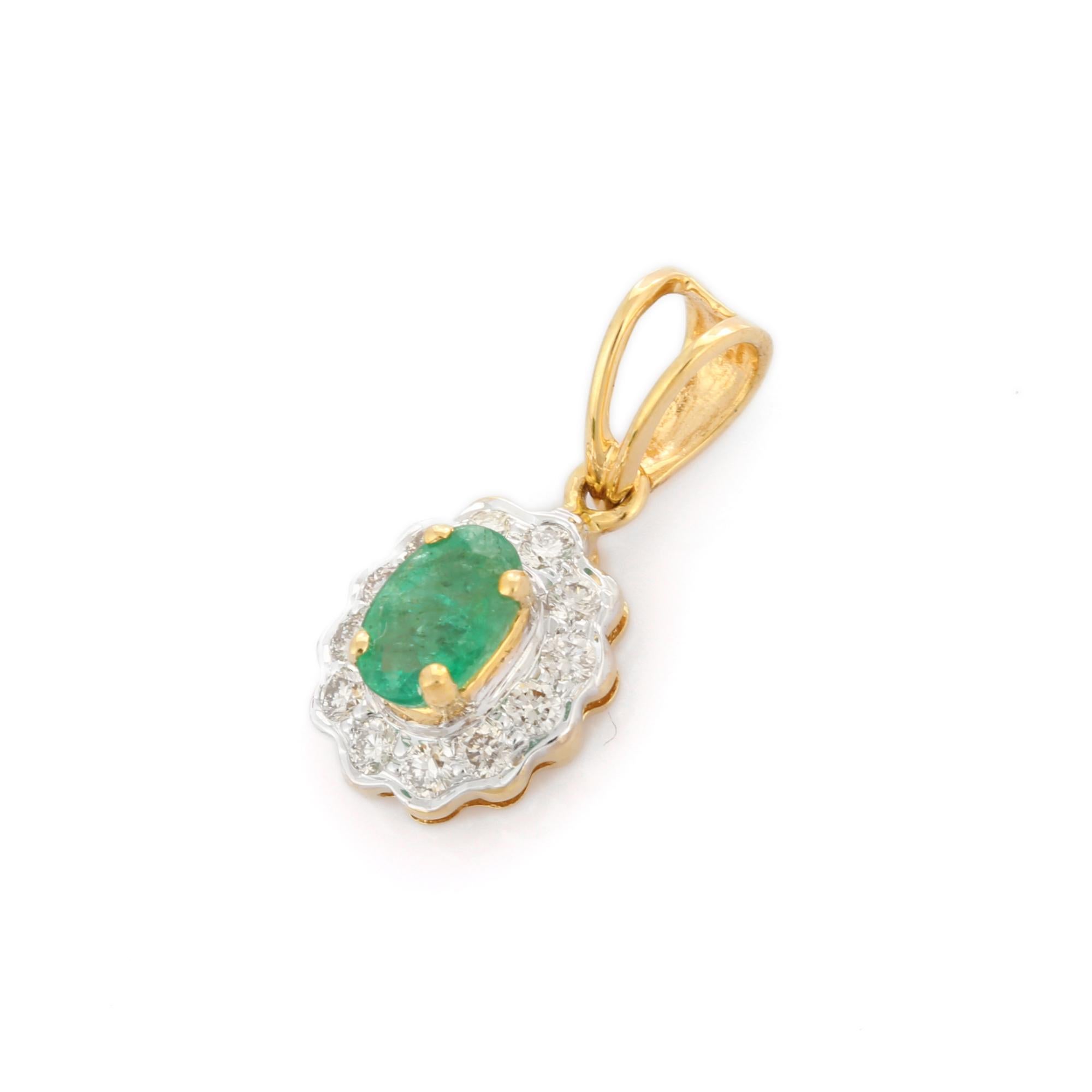 Oval Cut 18K Yellow Gold Emerald and Clustered Diamond Pendant Necklace For Sale