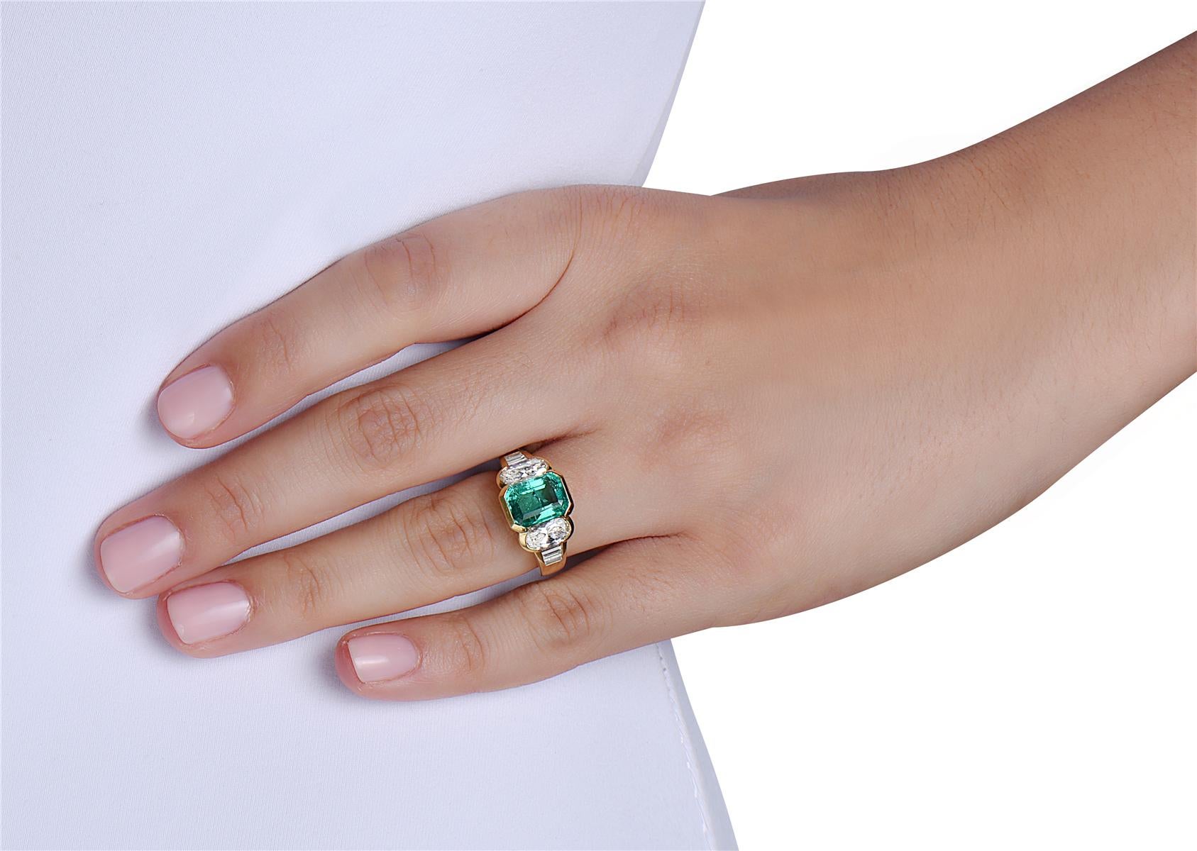 18 Karat Yellow Gold Emerald and Diamond Cocktail Ring For Sale 1