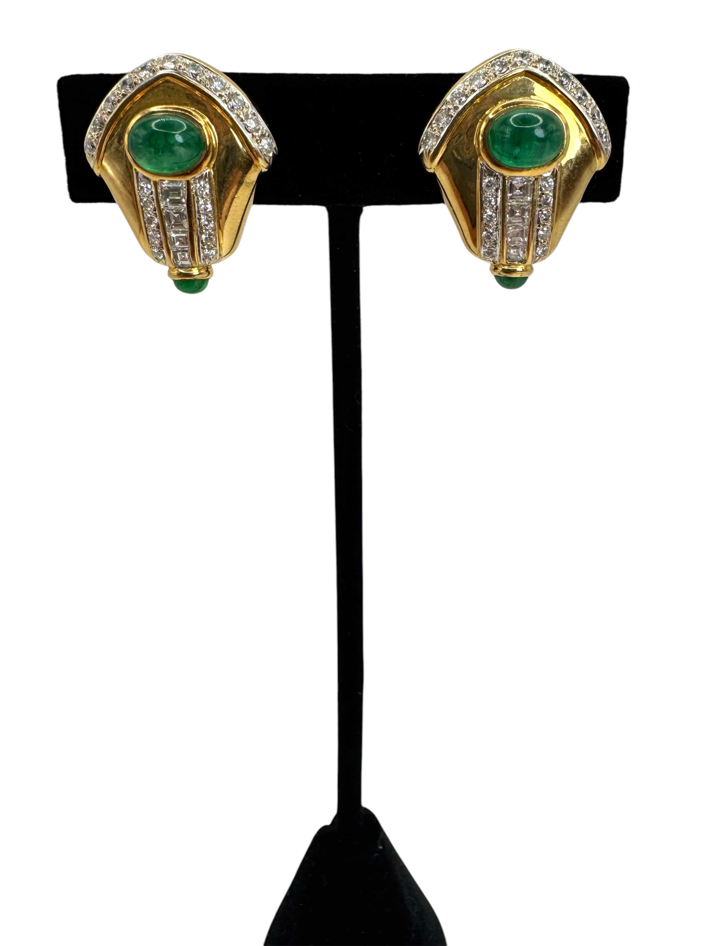 Boucles d'oreilles/Clips en or jaune 18K avec émeraudes et diamants Excellent état - En vente à Great Neck Plaza, NY