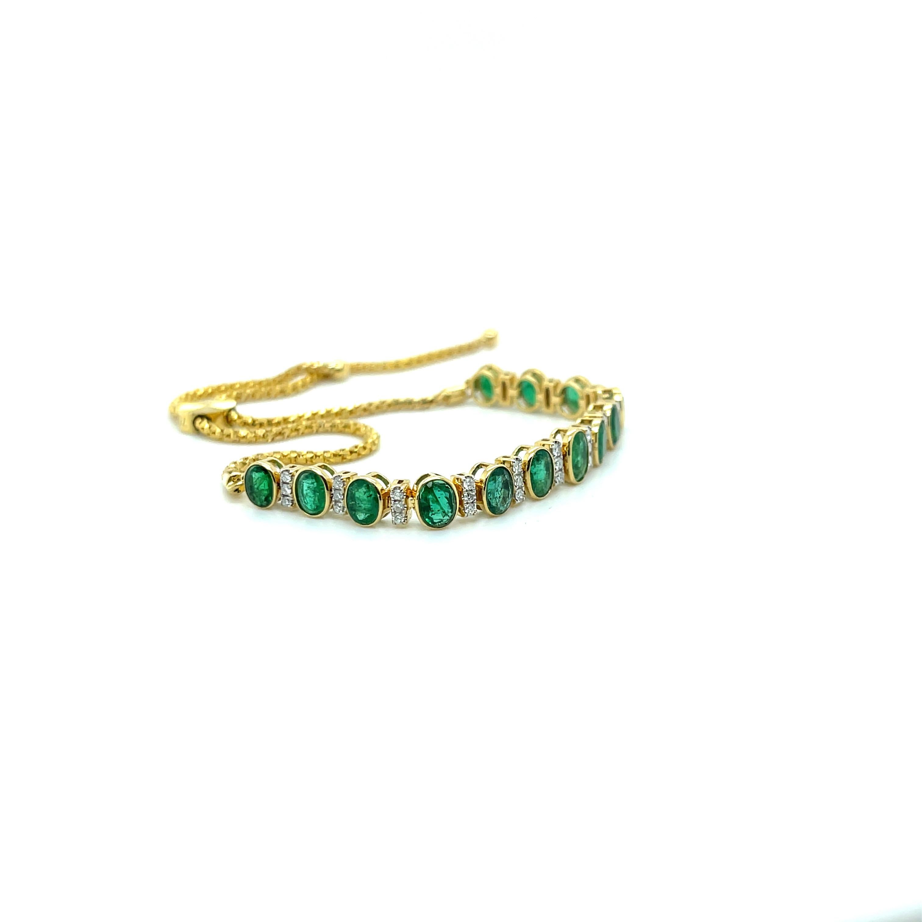 Contemporary 18k Yellow Gold Emerald and Diamond Expandable Bracelet For Sale