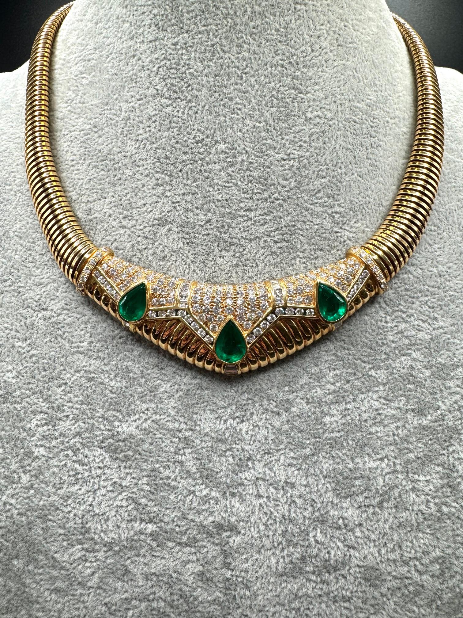 Collana di smeraldi e diamanti in oro giallo 18 carati In condizioni ottime in vendita a Great Neck Plaza, NY