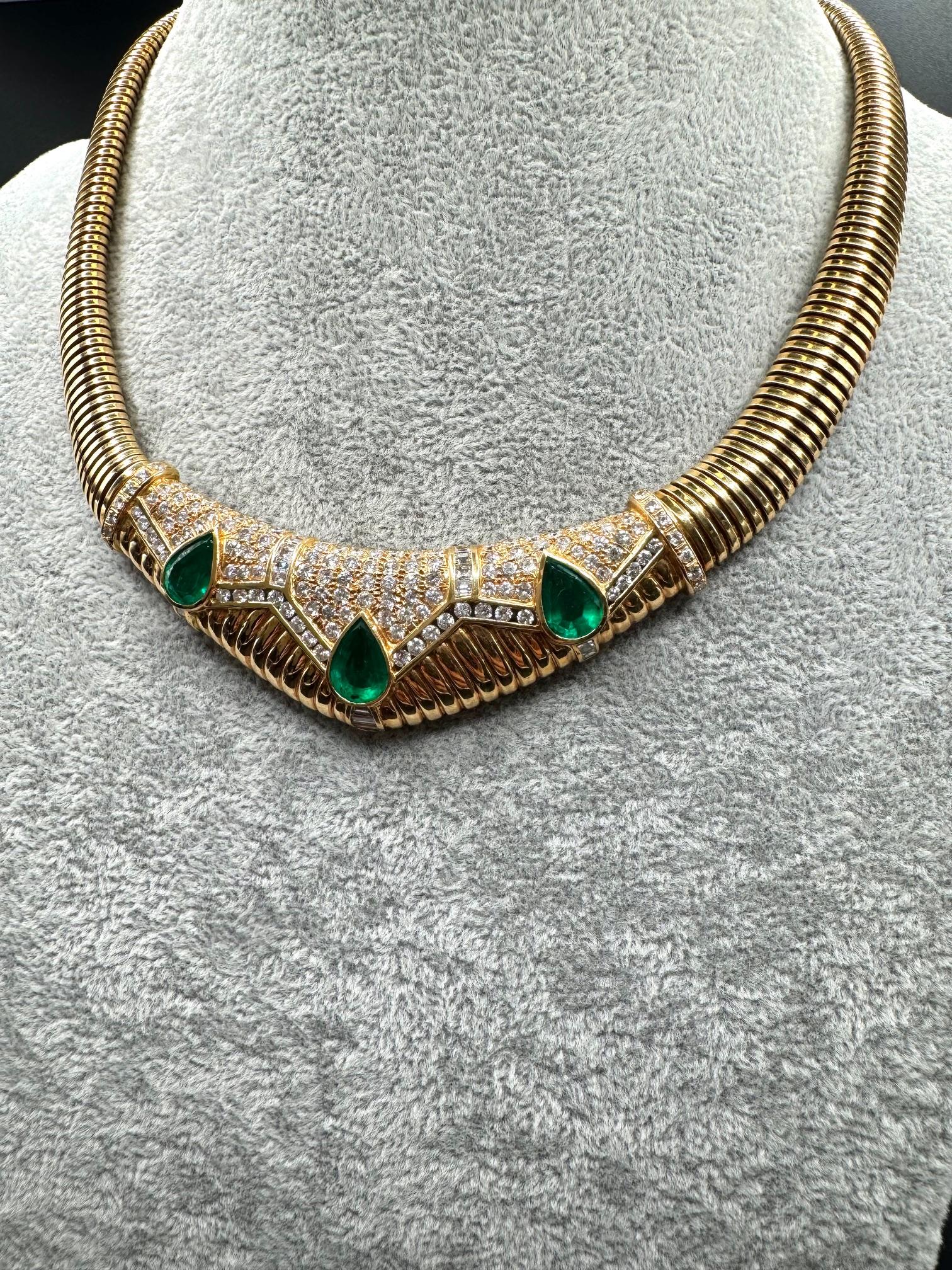Collana di smeraldi e diamanti in oro giallo 18 carati in vendita 2