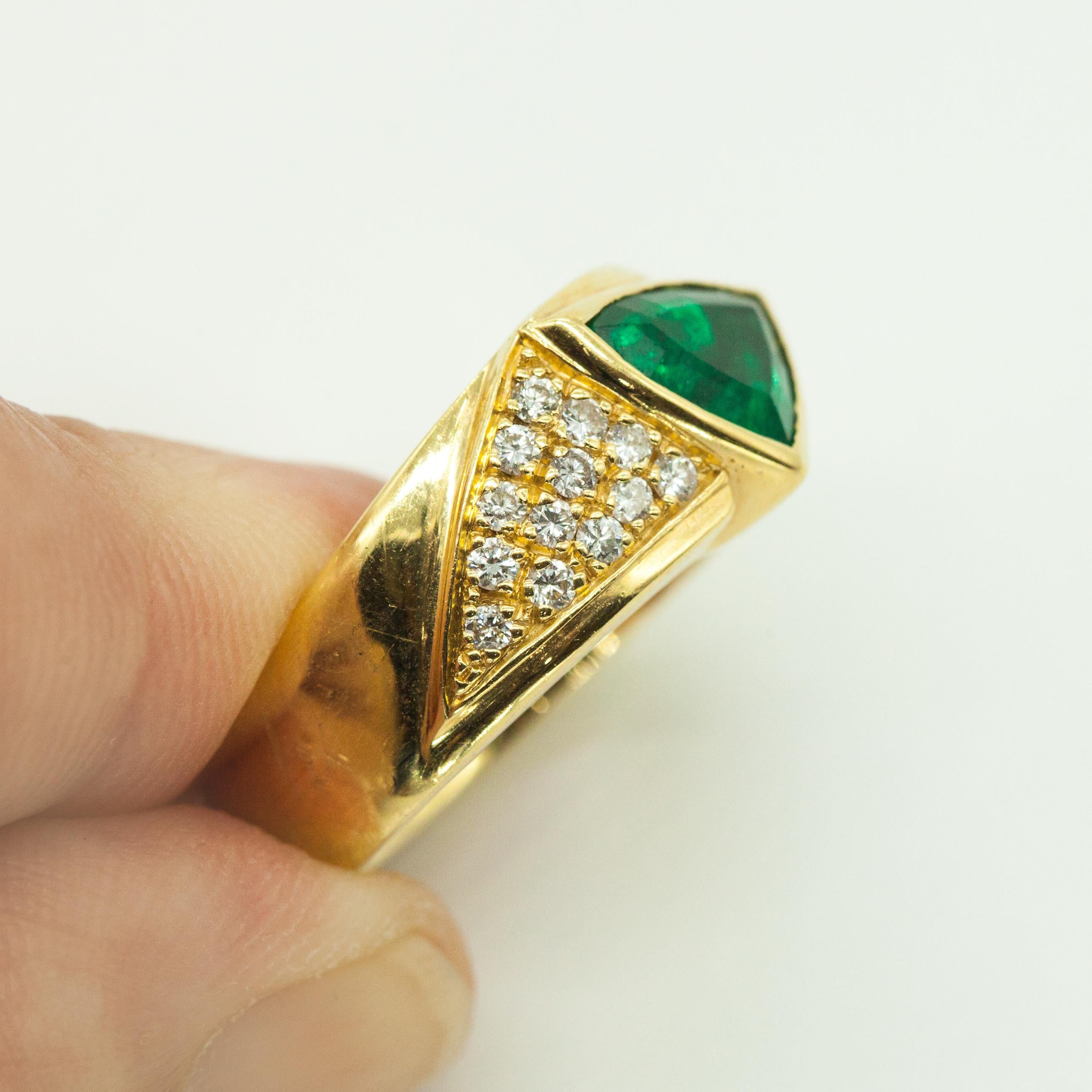 18K Yellow Gold Emerald and Diamond Ring For Sale 5