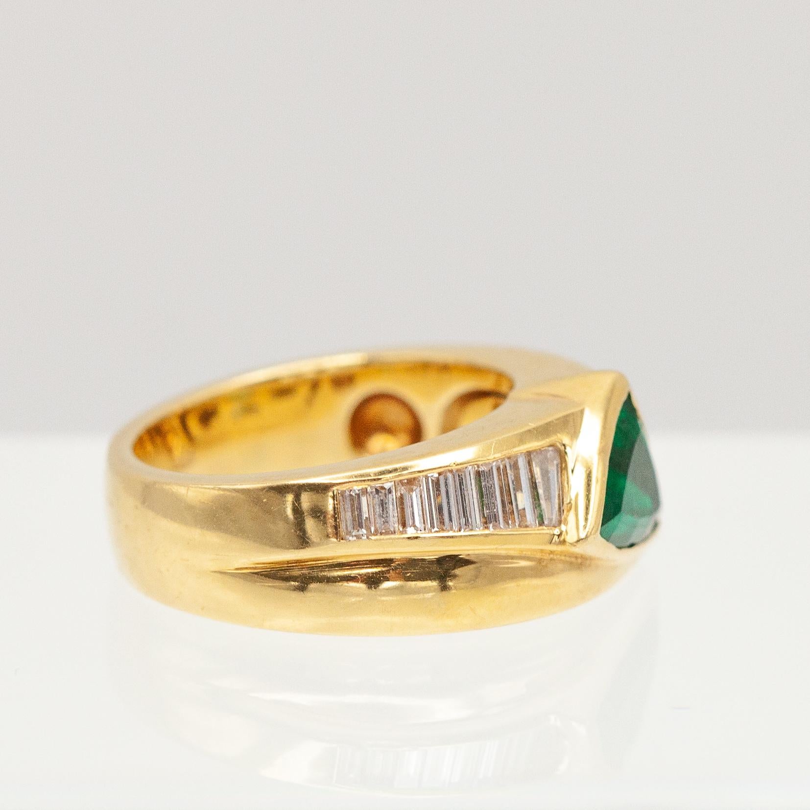 18K Yellow Gold Emerald and Diamond Ring For Sale 7