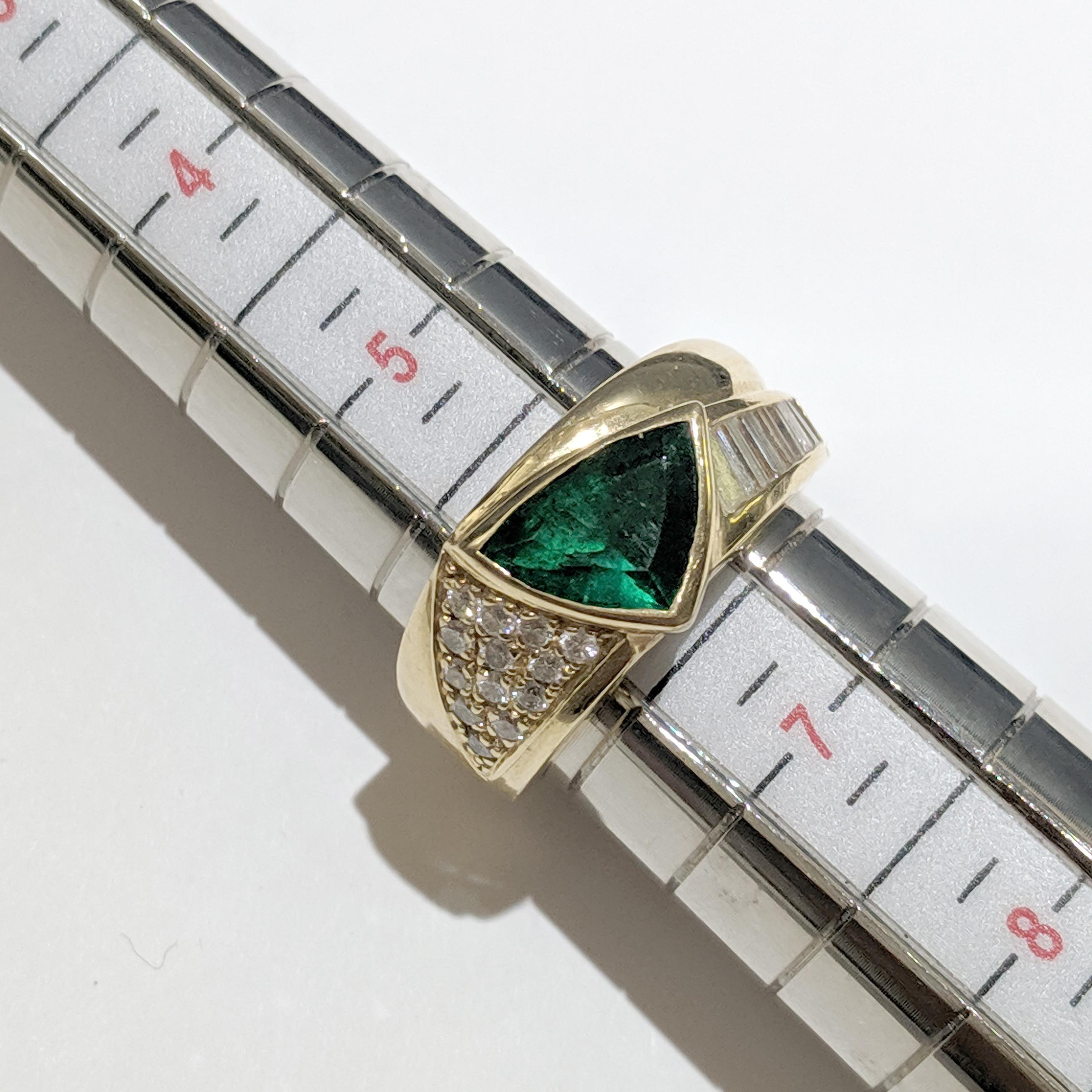 18K Yellow Gold Emerald and Diamond Ring For Sale 9