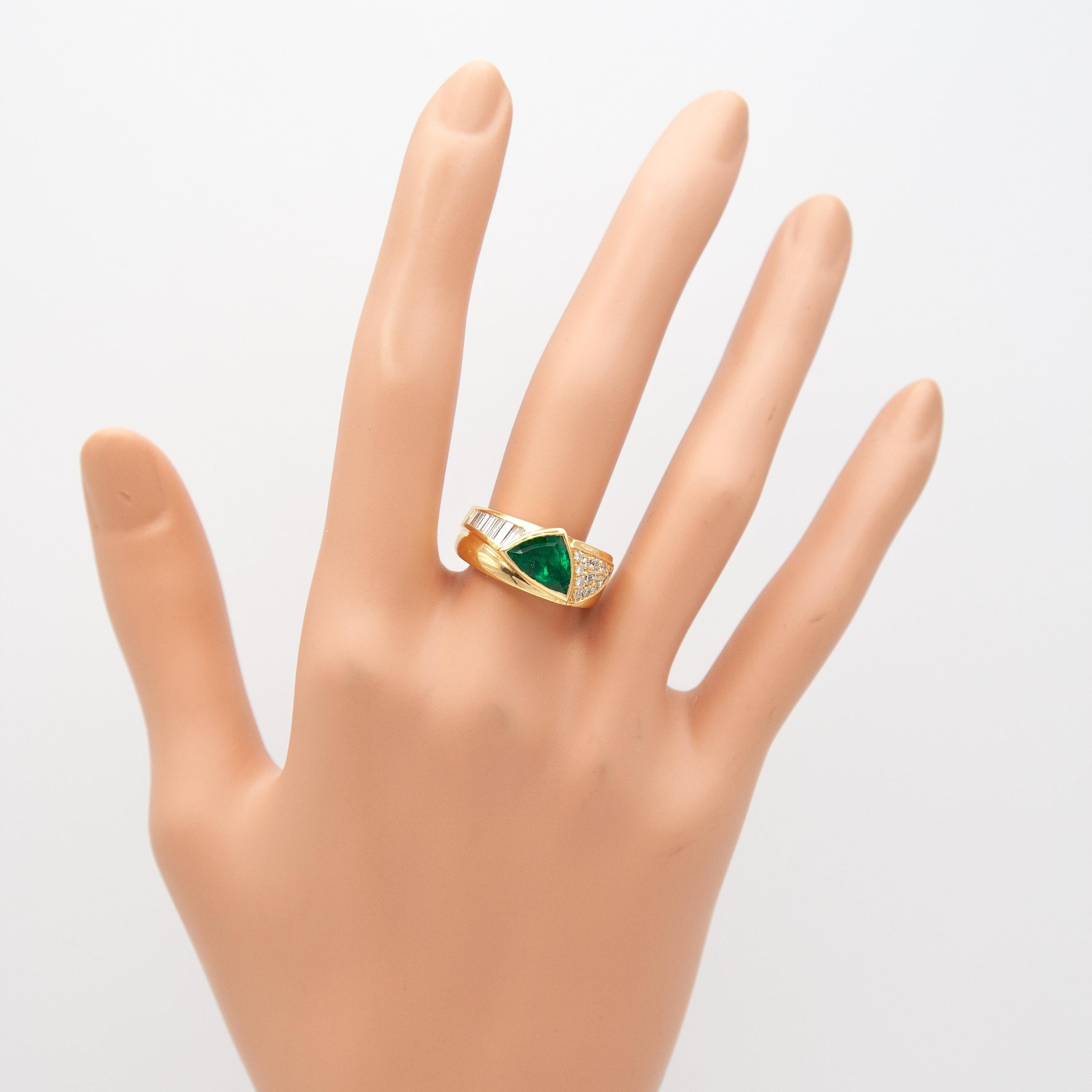 Modern 18K Yellow Gold Emerald and Diamond Ring For Sale