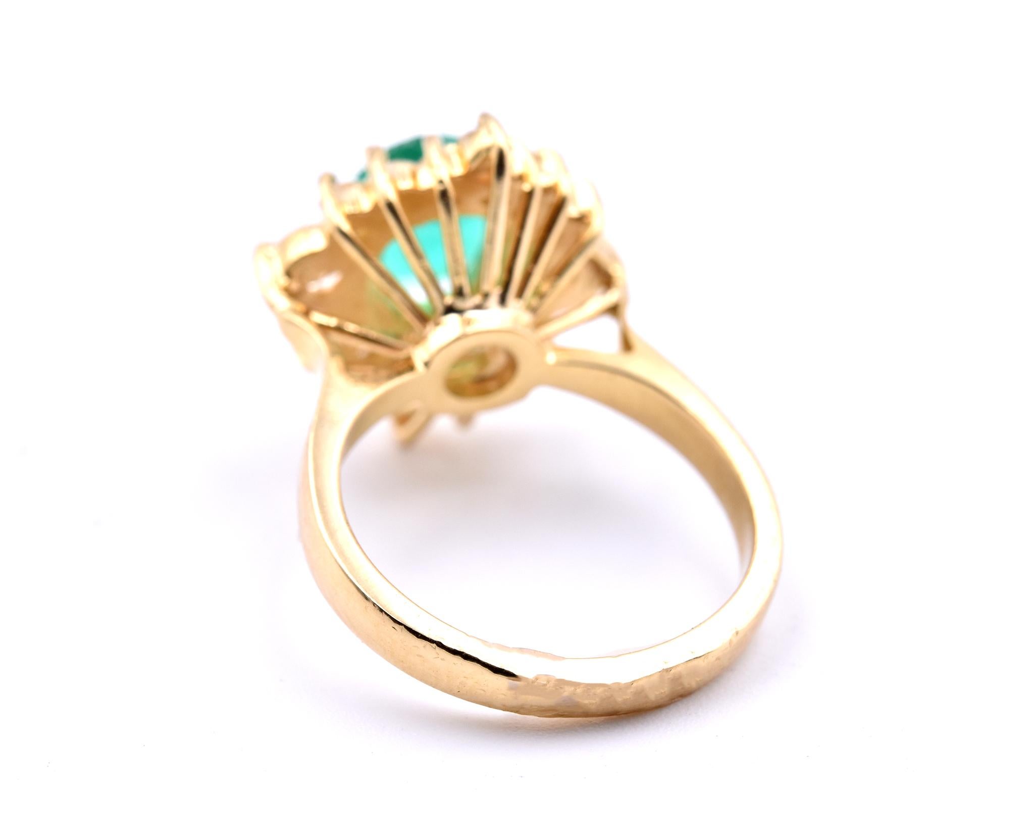 18 Karat Yellow Gold Emerald and Diamond Ring In Excellent Condition In Scottsdale, AZ