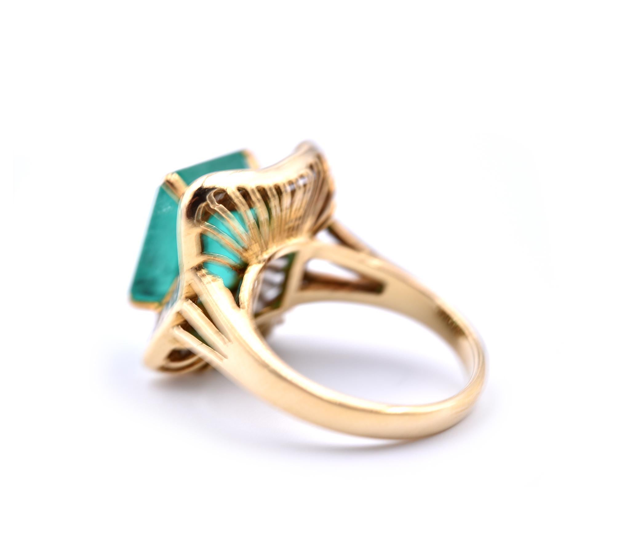 18 Karat Yellow Gold Emerald and Diamond Ring In Excellent Condition For Sale In Scottsdale, AZ