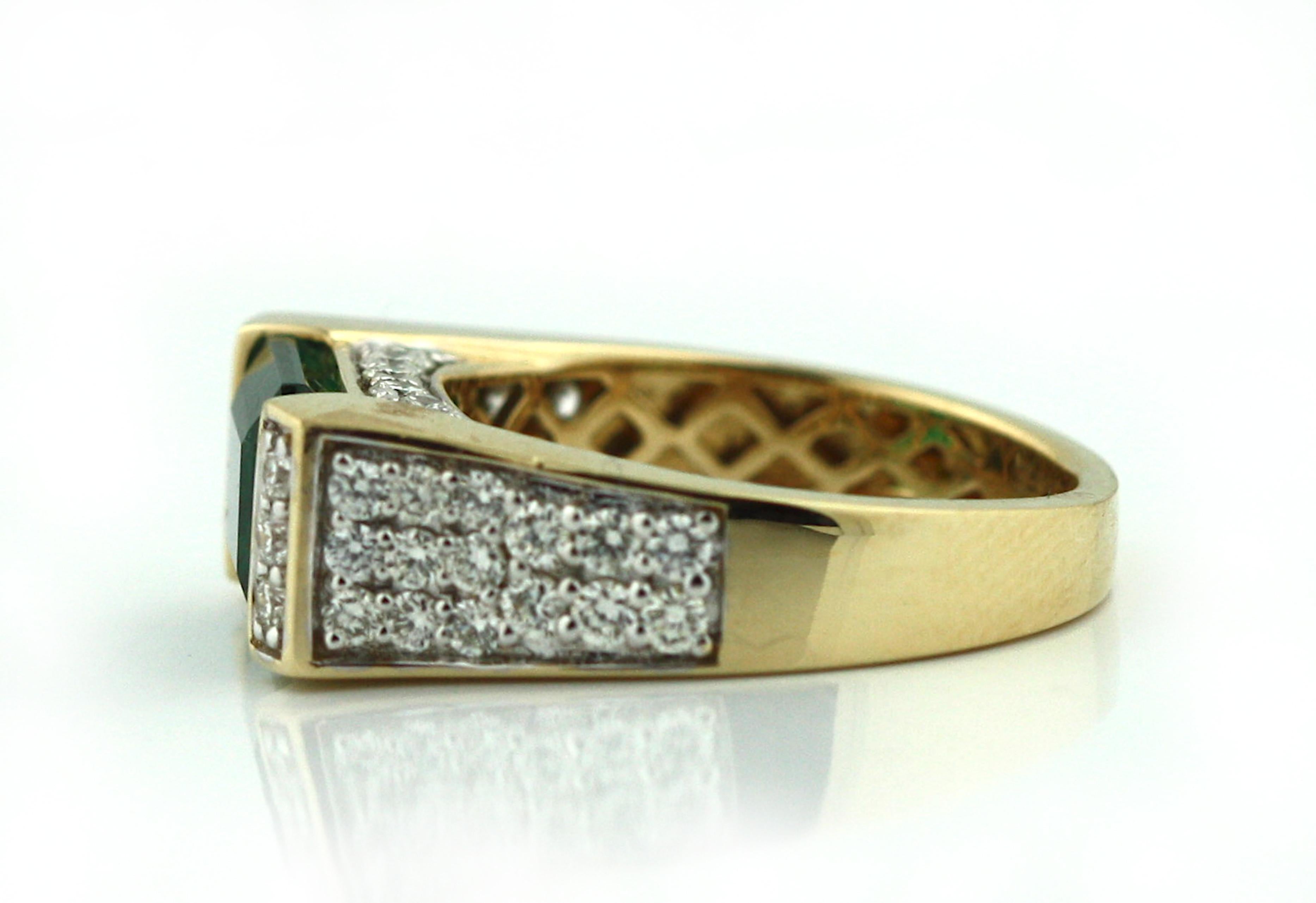 Femenino o masculino Anillo de oro amarillo de 18 quilates con esmeralda y diamantes