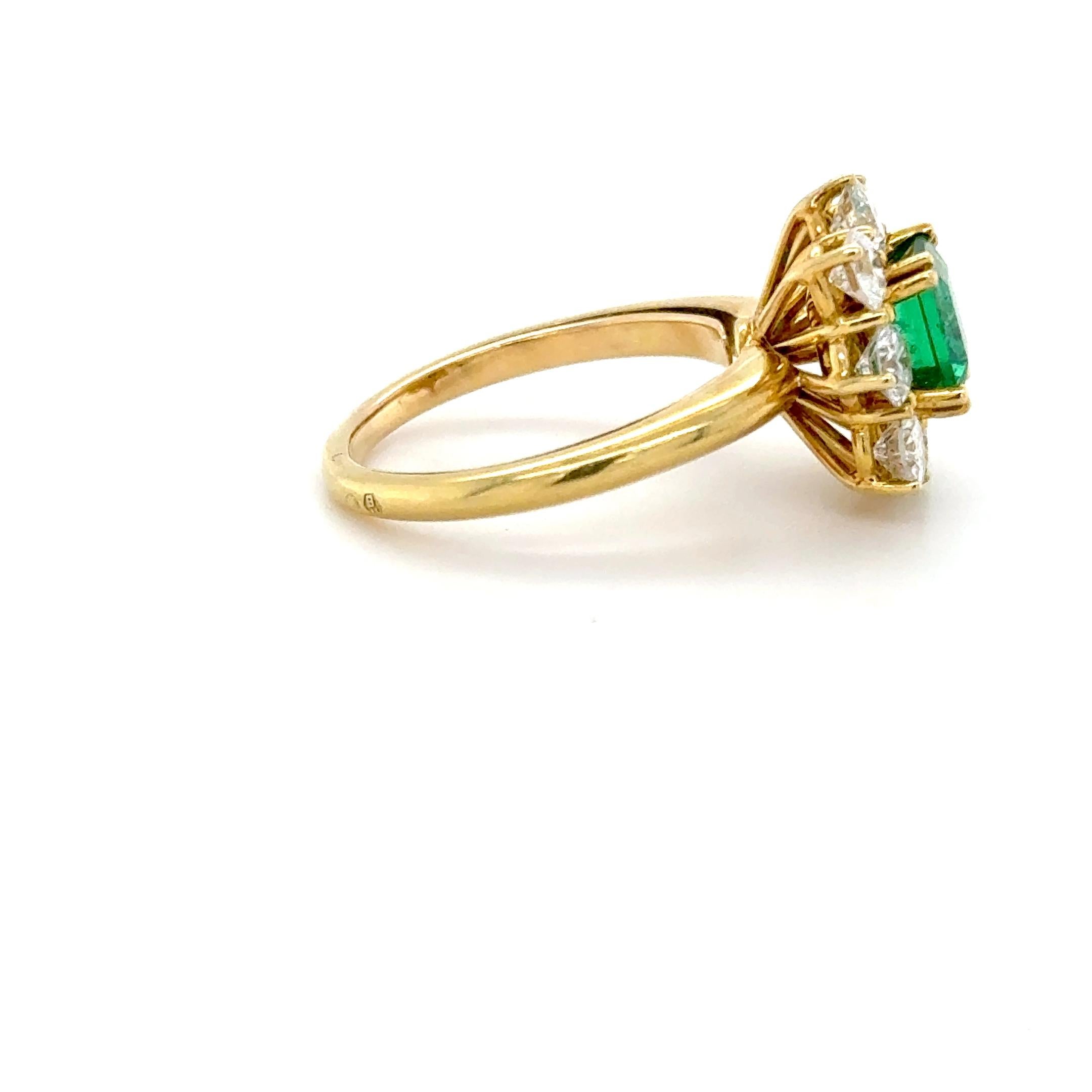 Bague en or jaune 18K, émeraude et diamant Pour femmes en vente