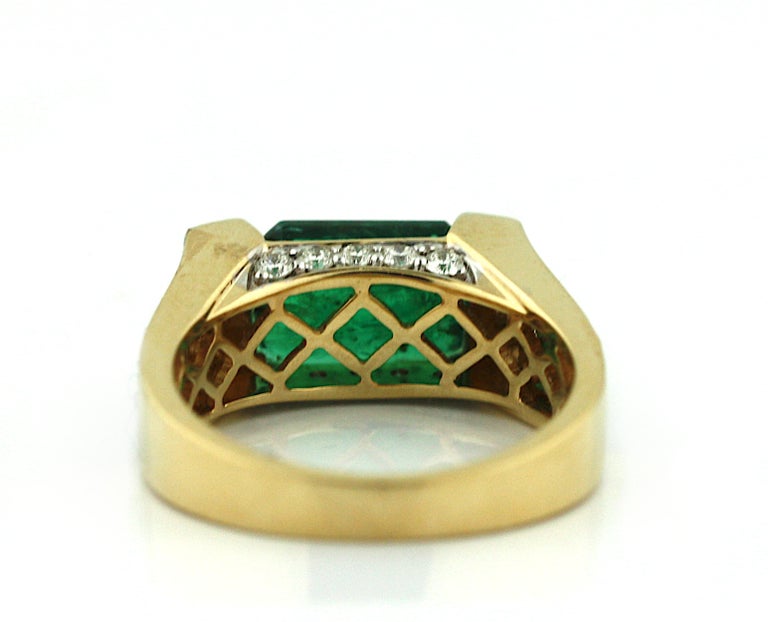 18K Yellow Gold Emerald and Diamond Ring For Sale at 1stDibs