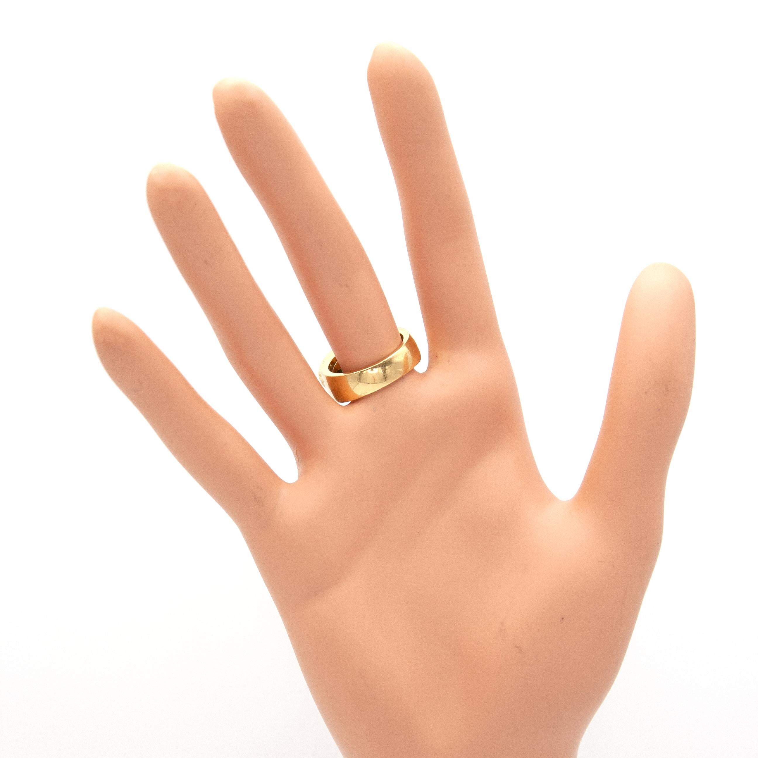 Women's or Men's 18K Yellow Gold Emerald and Diamond Ring For Sale