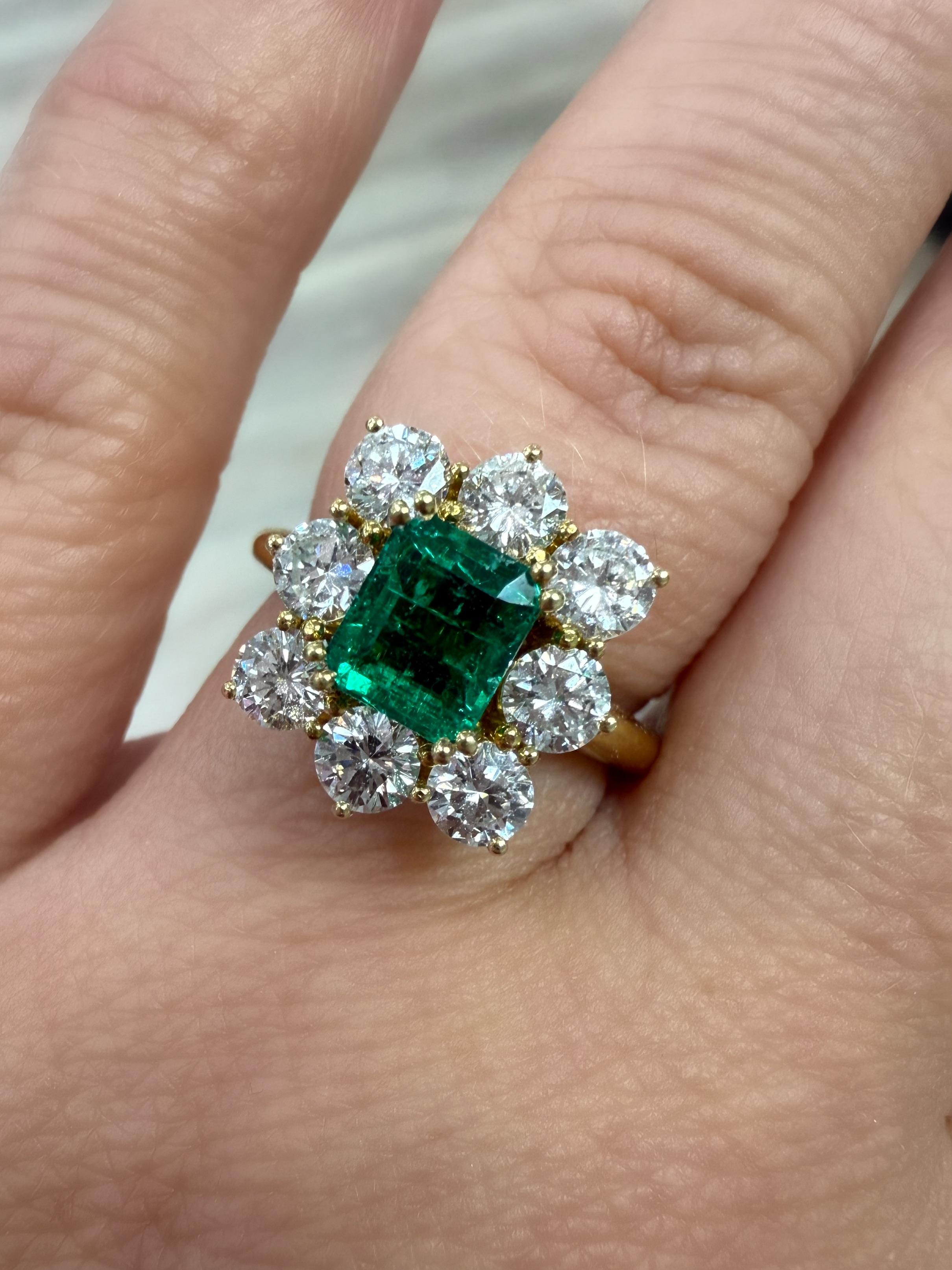 Bague en or jaune 18K, émeraude et diamant en vente 2