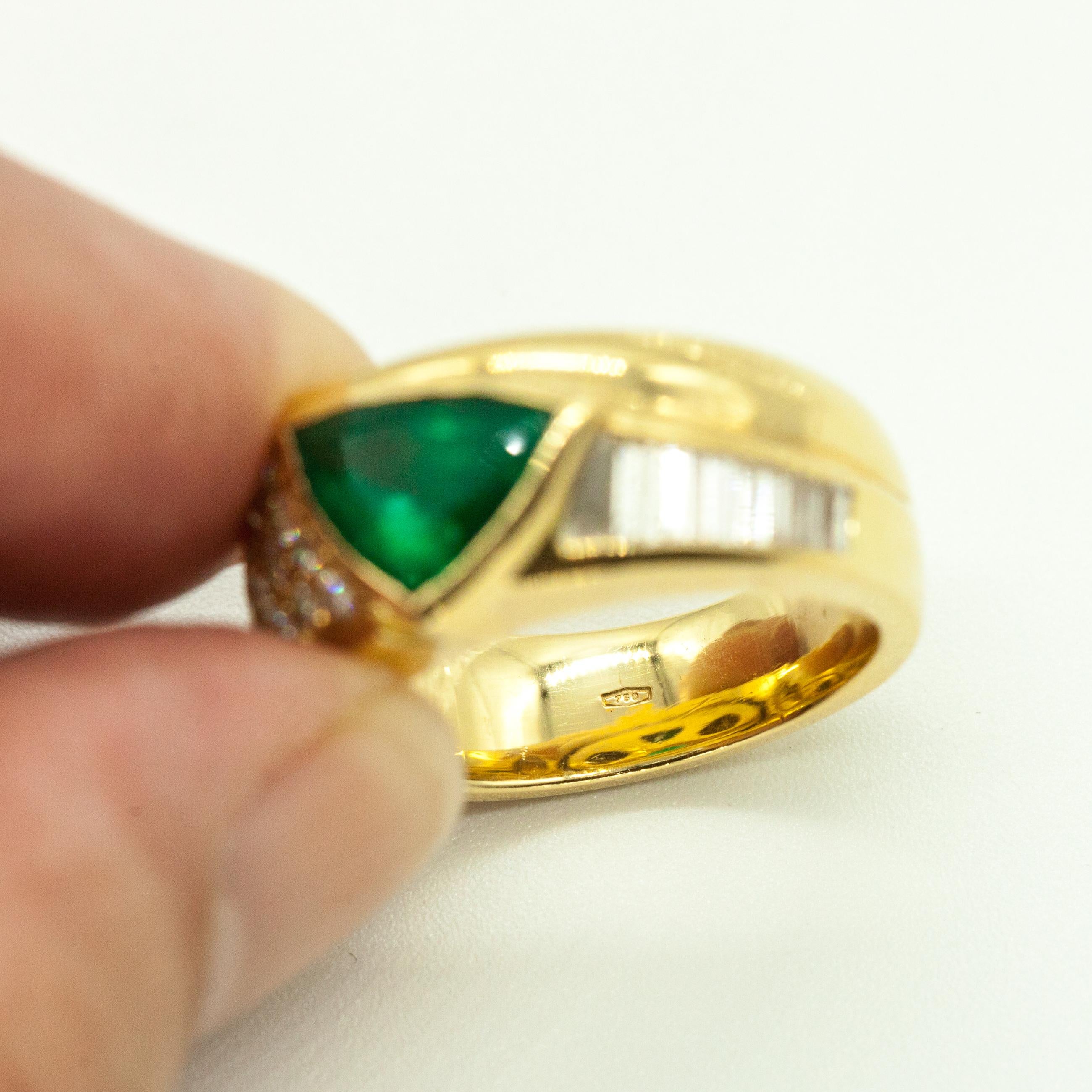 18K Yellow Gold Emerald and Diamond Ring For Sale 1