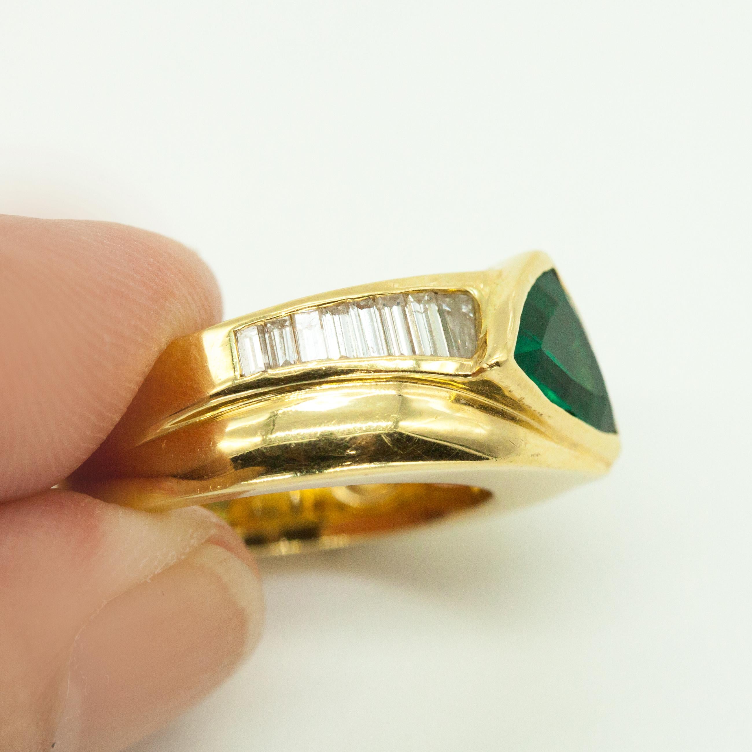 18K Yellow Gold Emerald and Diamond Ring For Sale 3