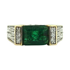 Anillo de oro amarillo de 18 quilates con esmeralda y diamantes